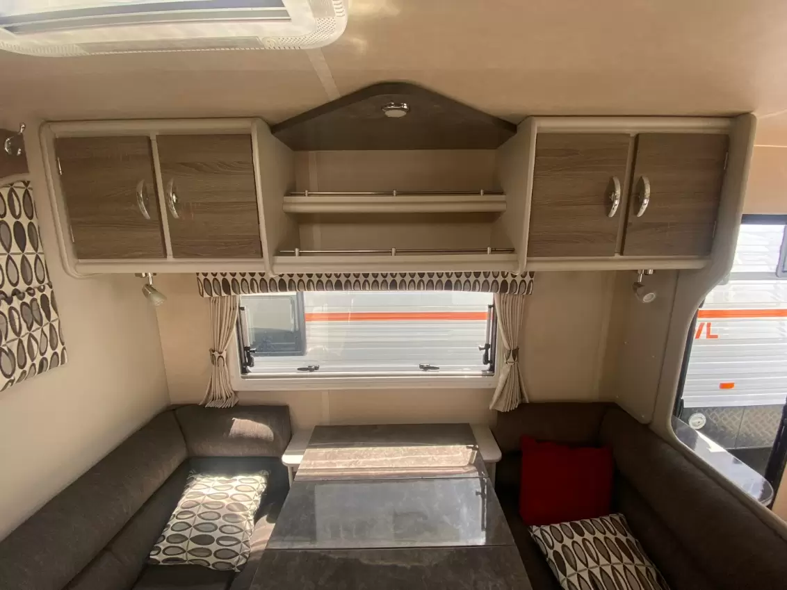 USED 2016 JURGENS LUNAGAZER caravan