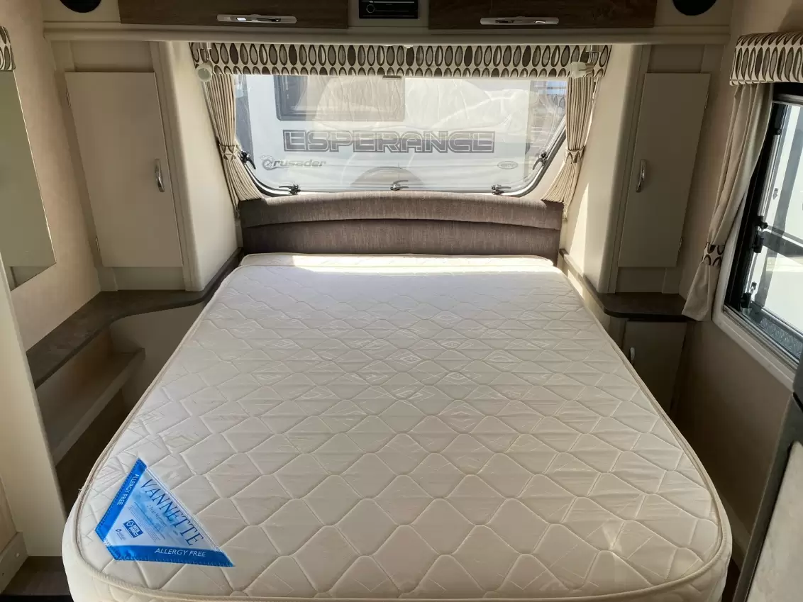 USED 2016 JURGENS LUNAGAZER caravan