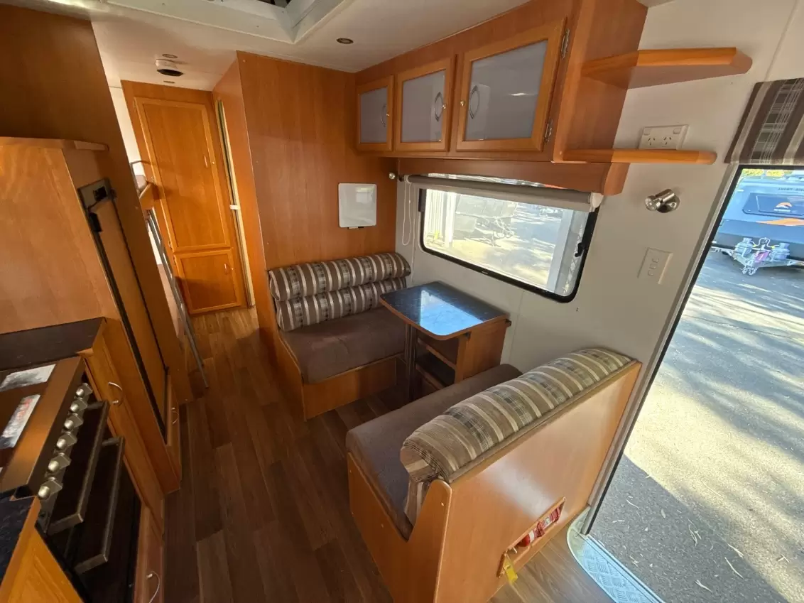 USED 2011 WINDSOR PLATINUM