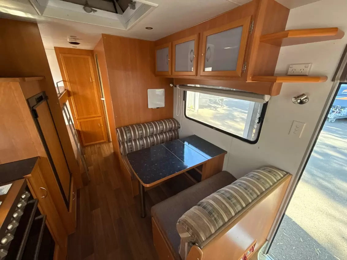 USED 2011 WINDSOR PLATINUM