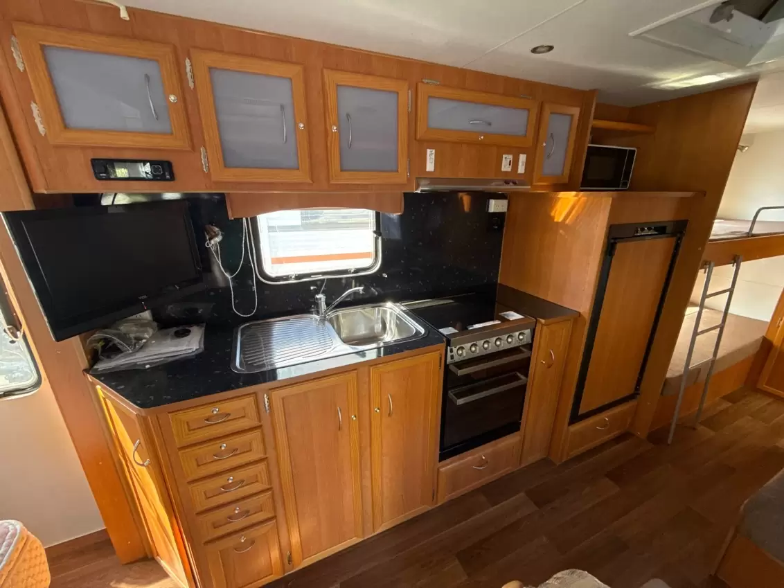 USED 2011 WINDSOR PLATINUM