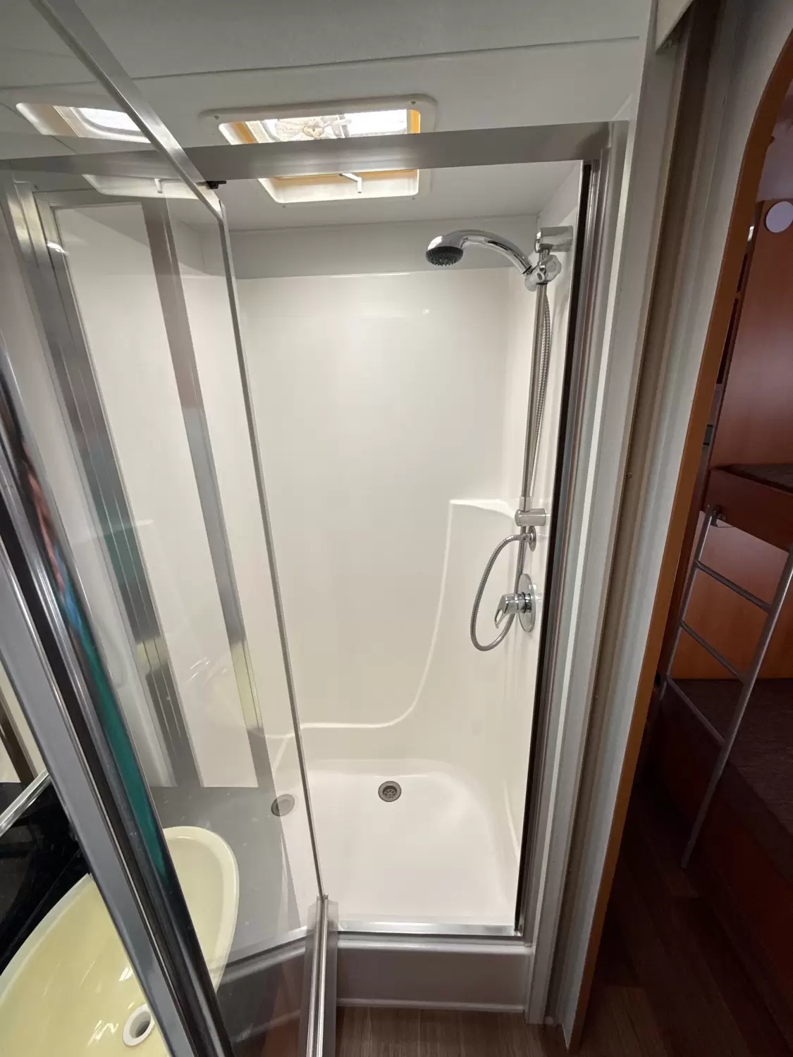 USED 2011 WINDSOR PLATINUM