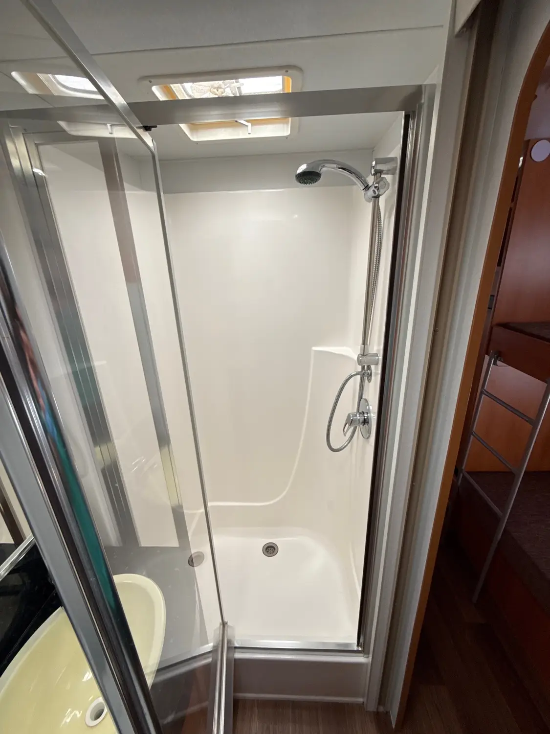 USED 2011 WINDSOR PLATINUM