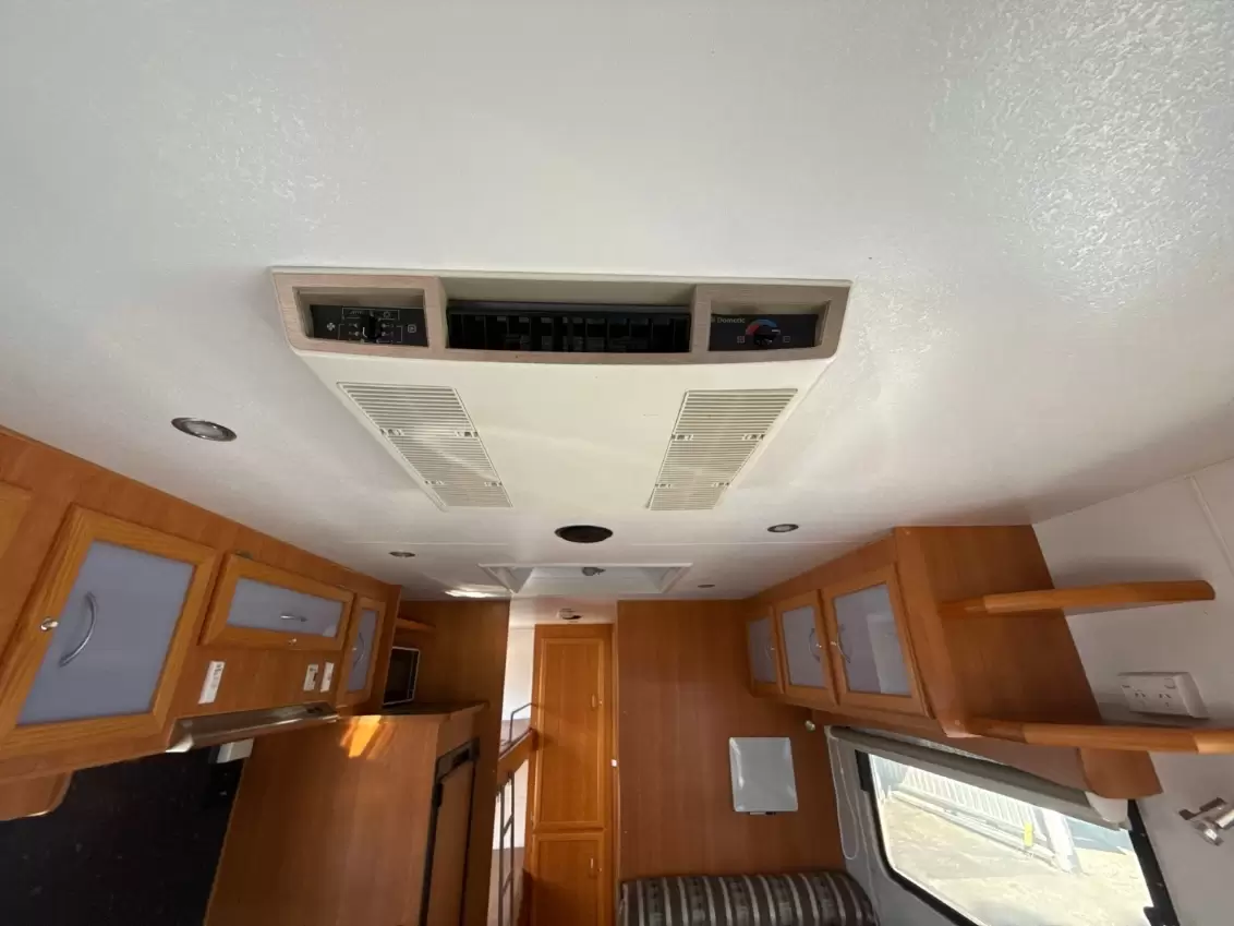 USED 2011 WINDSOR PLATINUM