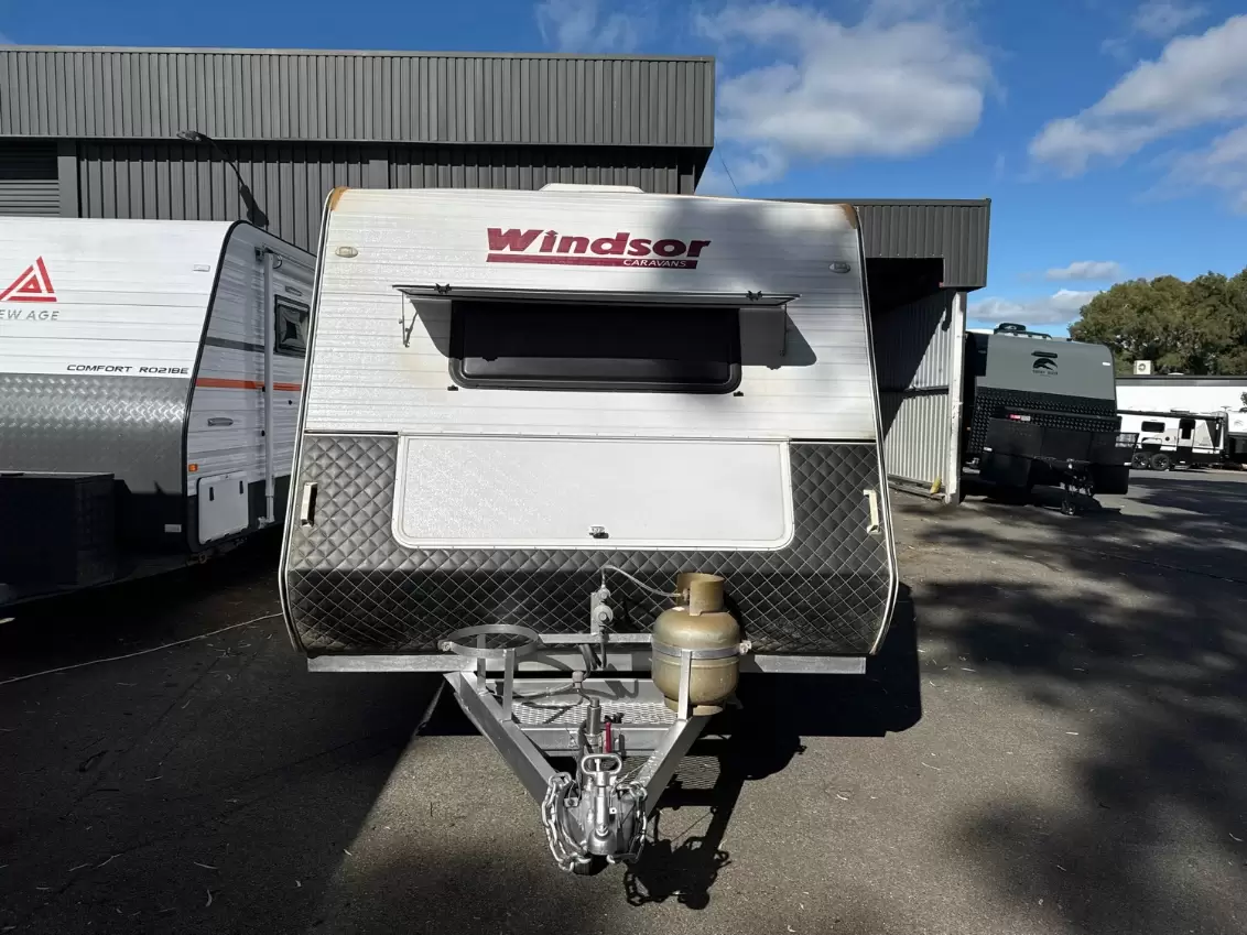 USED 2011 WINDSOR PLATINUM