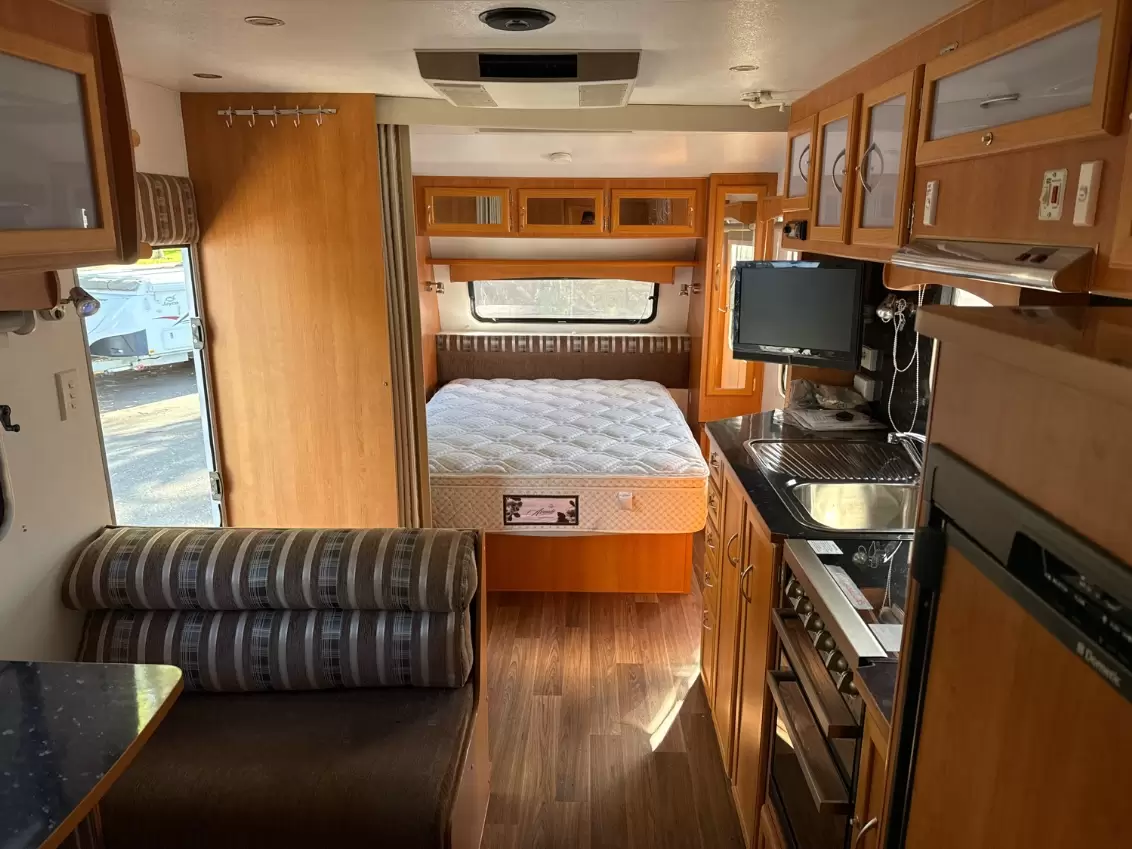 USED 2011 WINDSOR PLATINUM