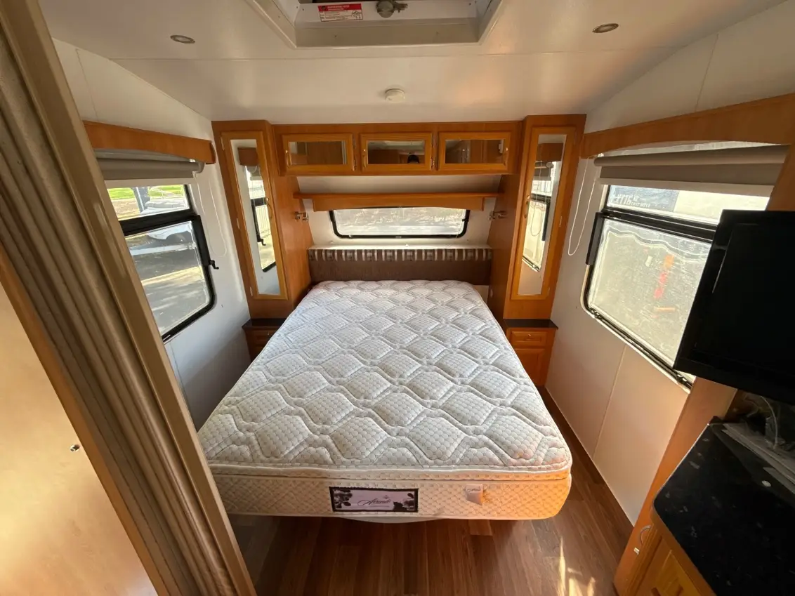 USED 2011 WINDSOR PLATINUM
