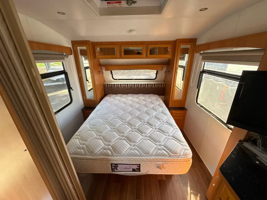 USED 2011 WINDSOR PLATINUM