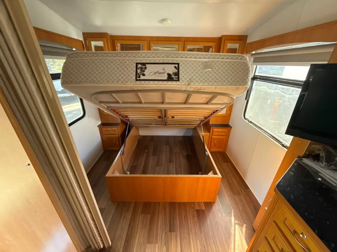 USED 2011 WINDSOR PLATINUM