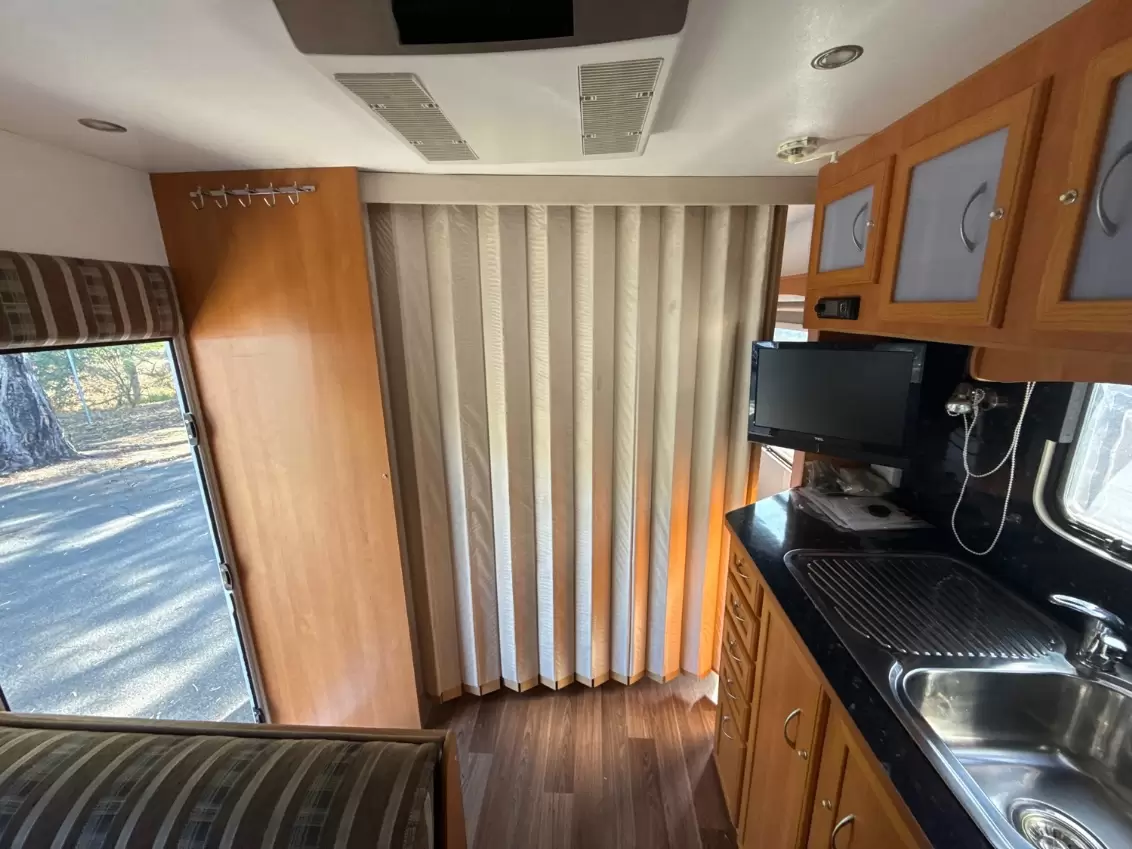 USED 2011 WINDSOR PLATINUM