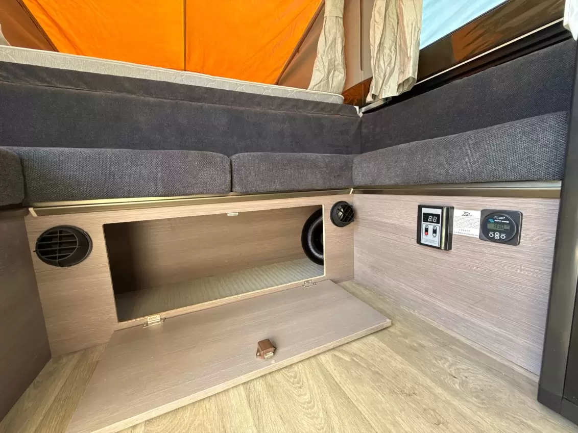 USED 2023 JAYCO SWAN