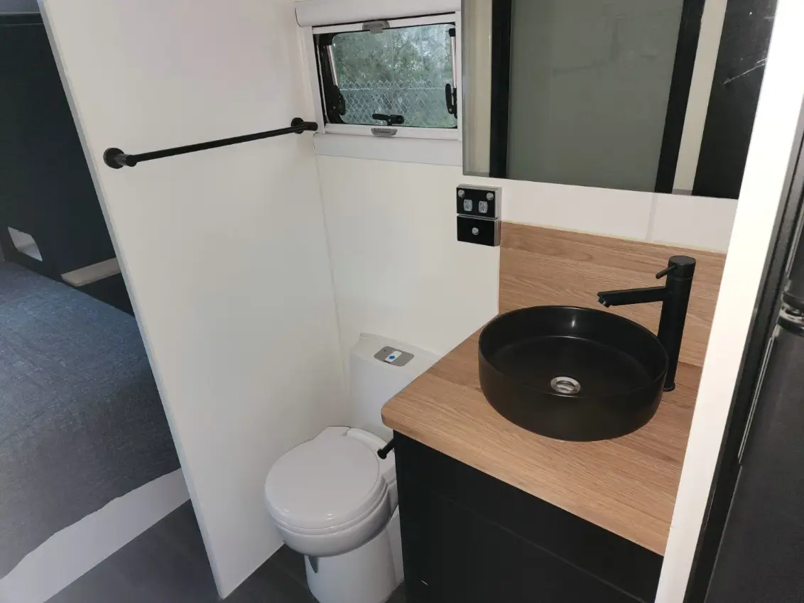 USED 2023 AUSTRALIS OVERLAND 22.8