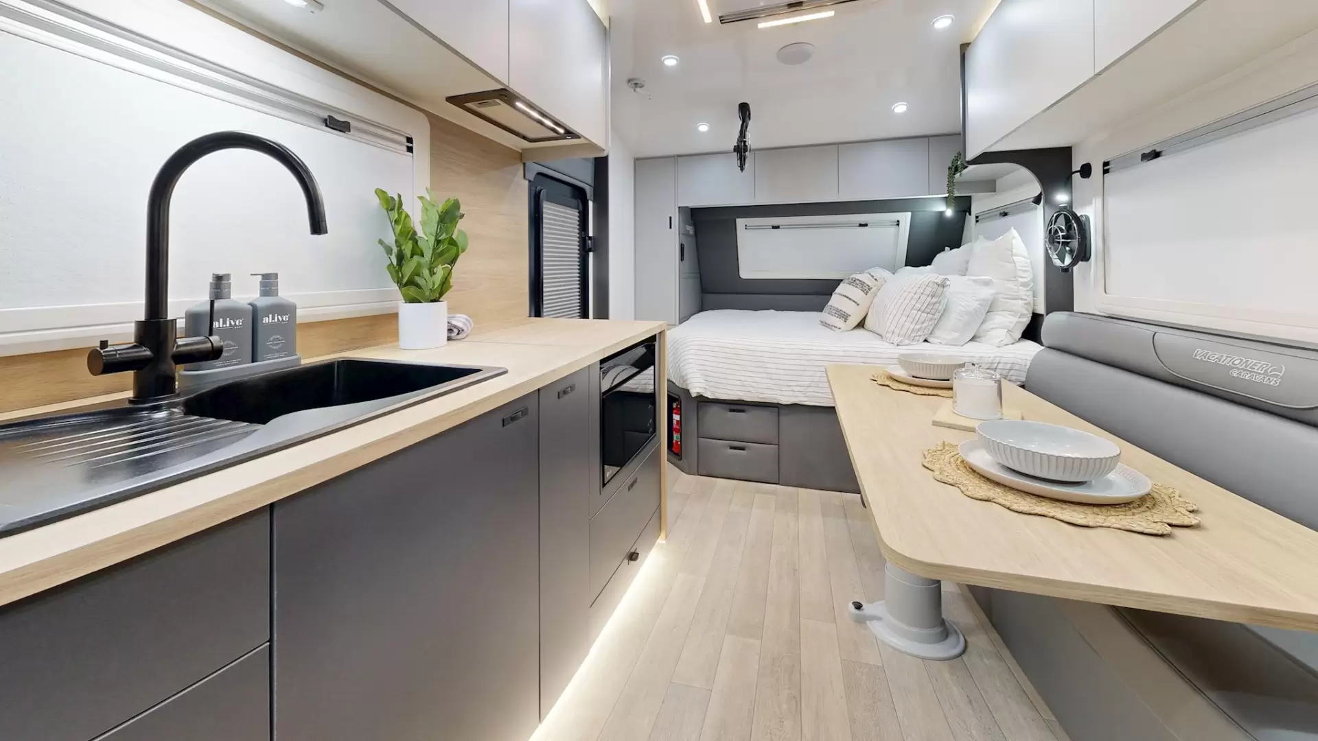 NEW 2026 VACATIONER CARAVANS ROUGH RIDER