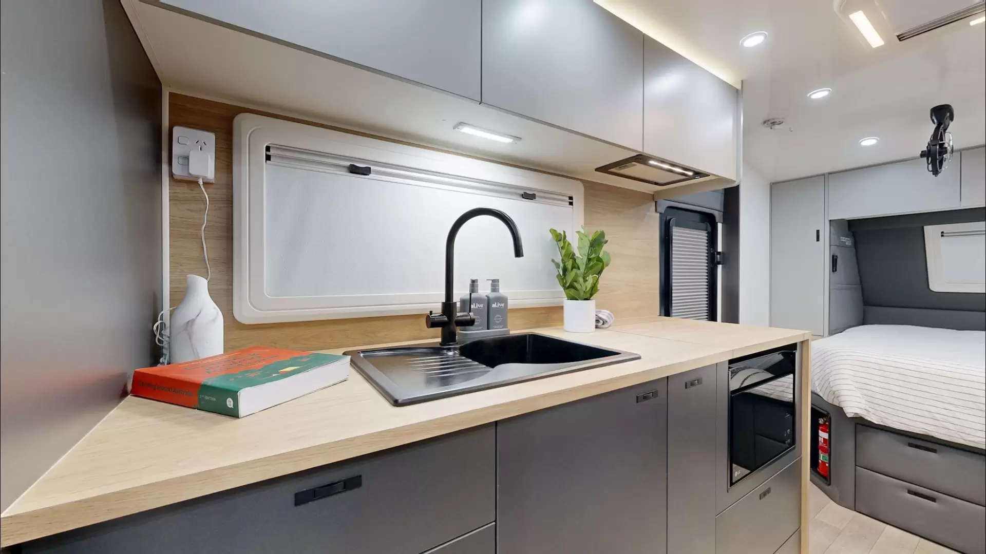 NEW 2026 VACATIONER CARAVANS ROUGH RIDER