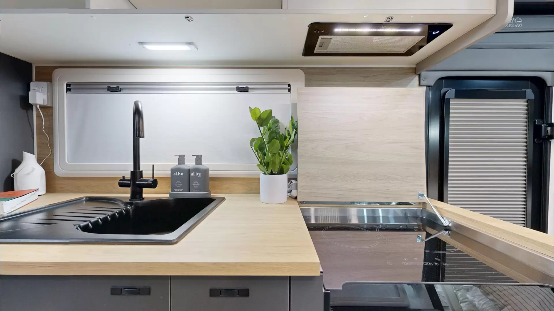 NEW 2026 VACATIONER CARAVANS ROUGH RIDER