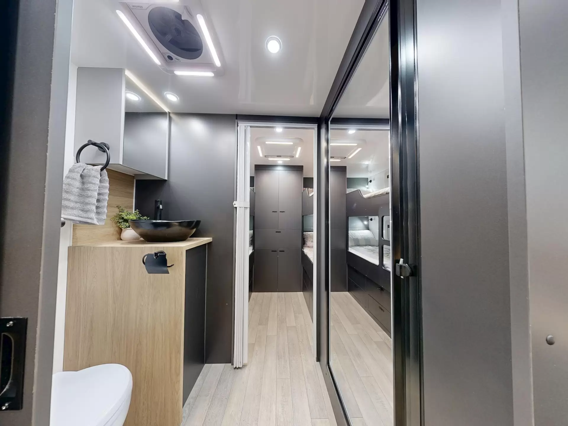 NEW 2026 VACATIONER CARAVANS ROUGH RIDER