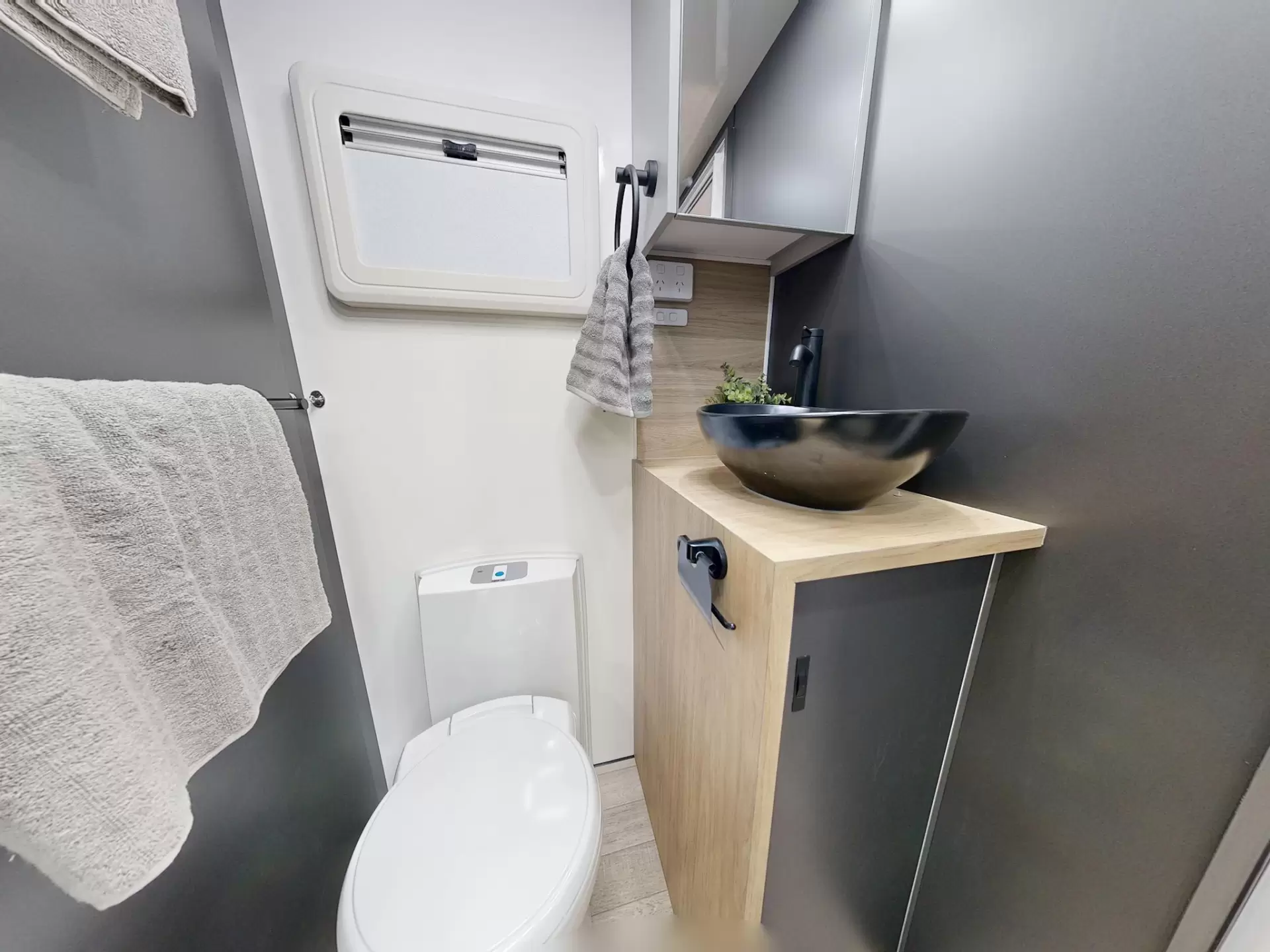 NEW 2026 VACATIONER CARAVANS ROUGH RIDER