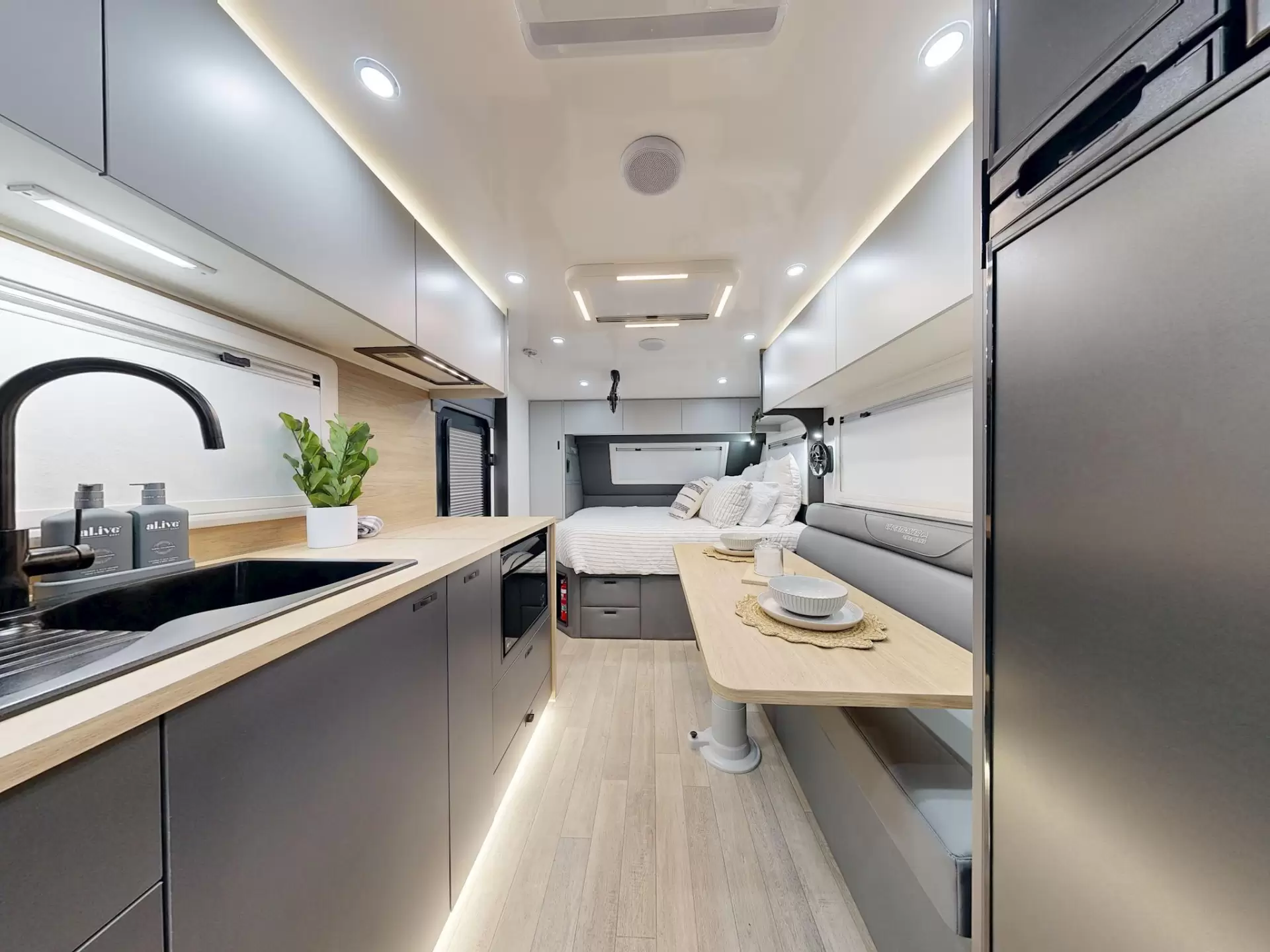 NEW 2026 VACATIONER CARAVANS ROUGH RIDER