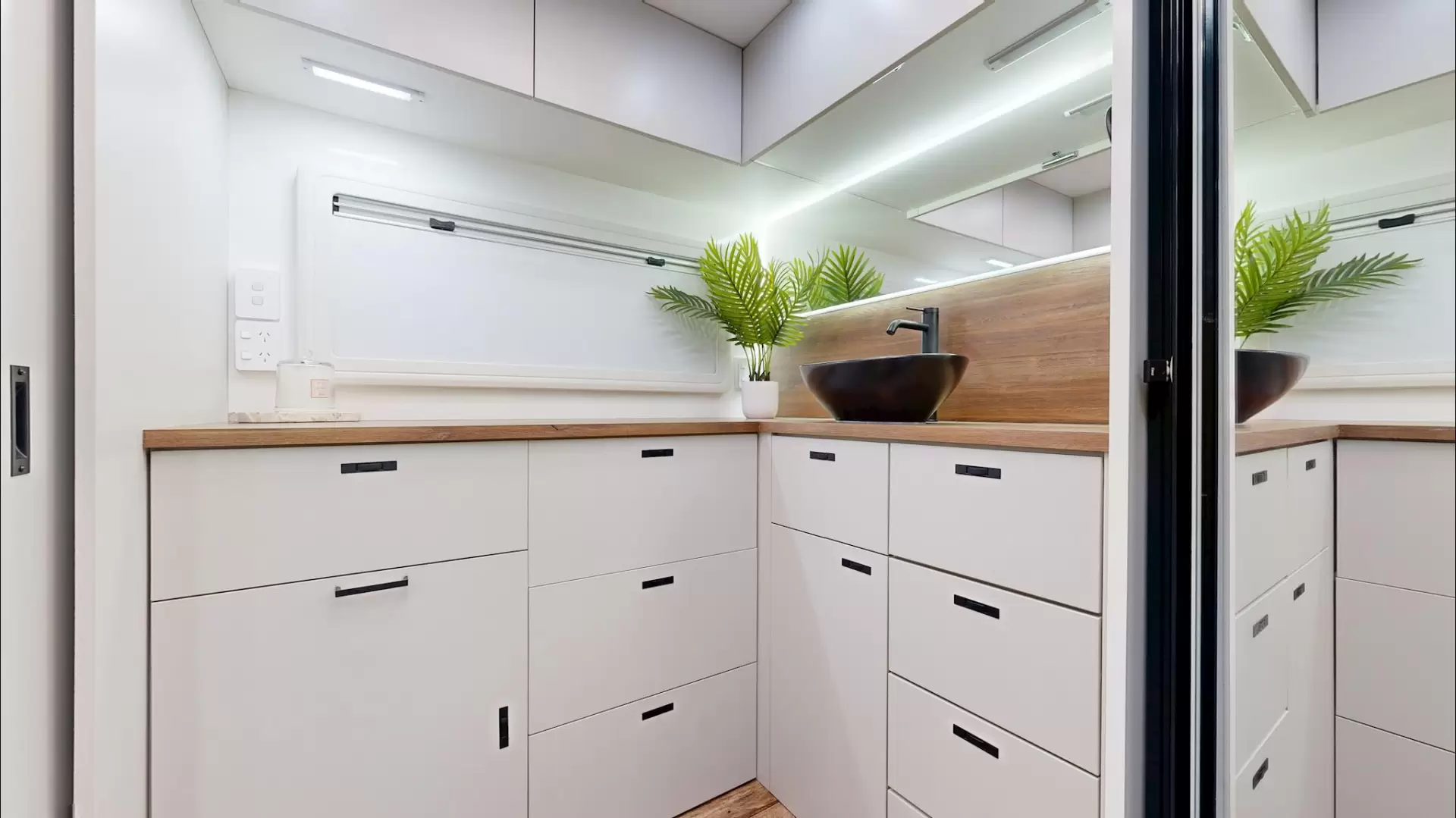 NEW 2025 VACATIONER CARAVANS ROUGH RIDER