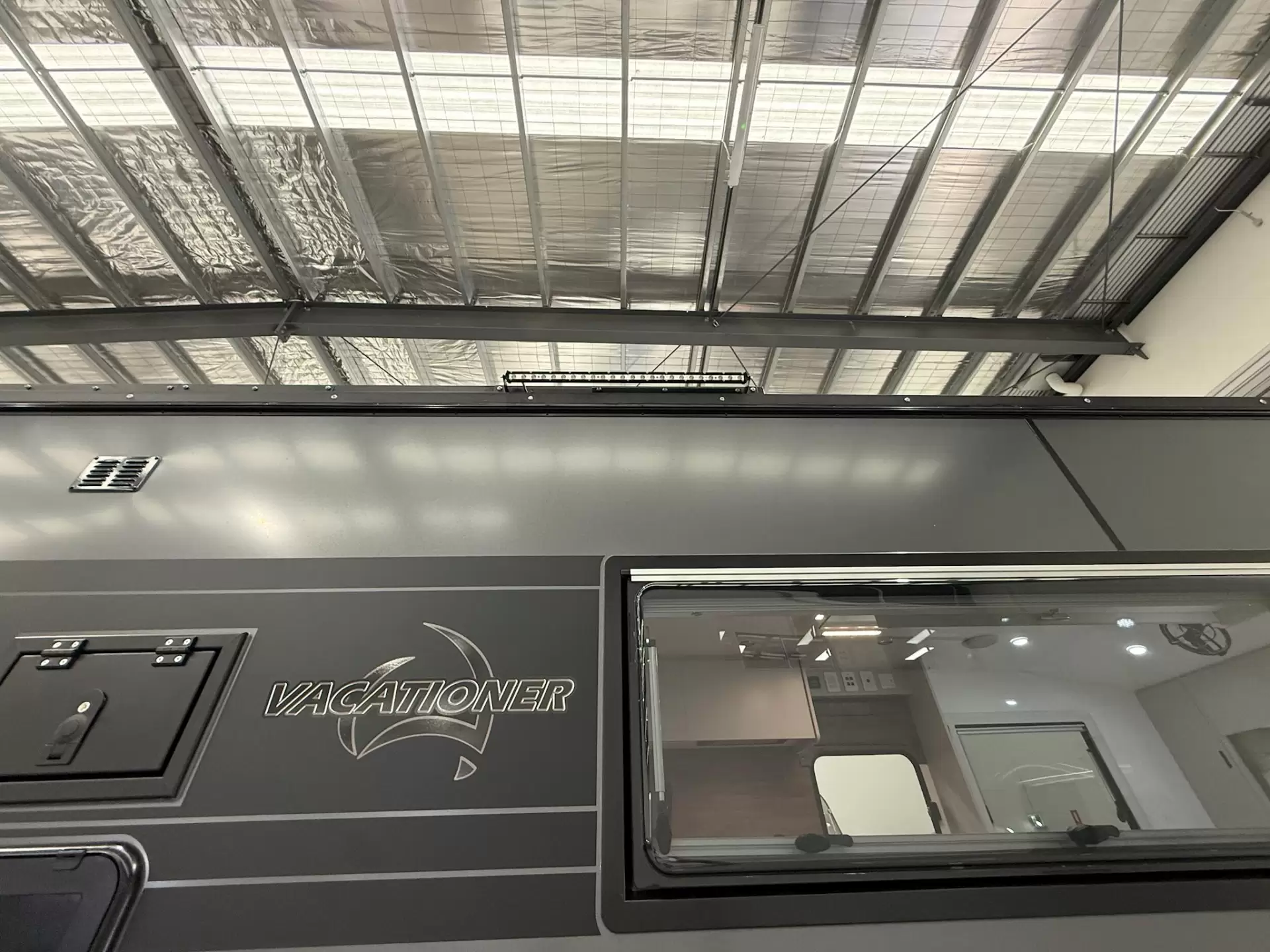 NEW 2025 VACATIONER CARAVANS ROUGH RIDER