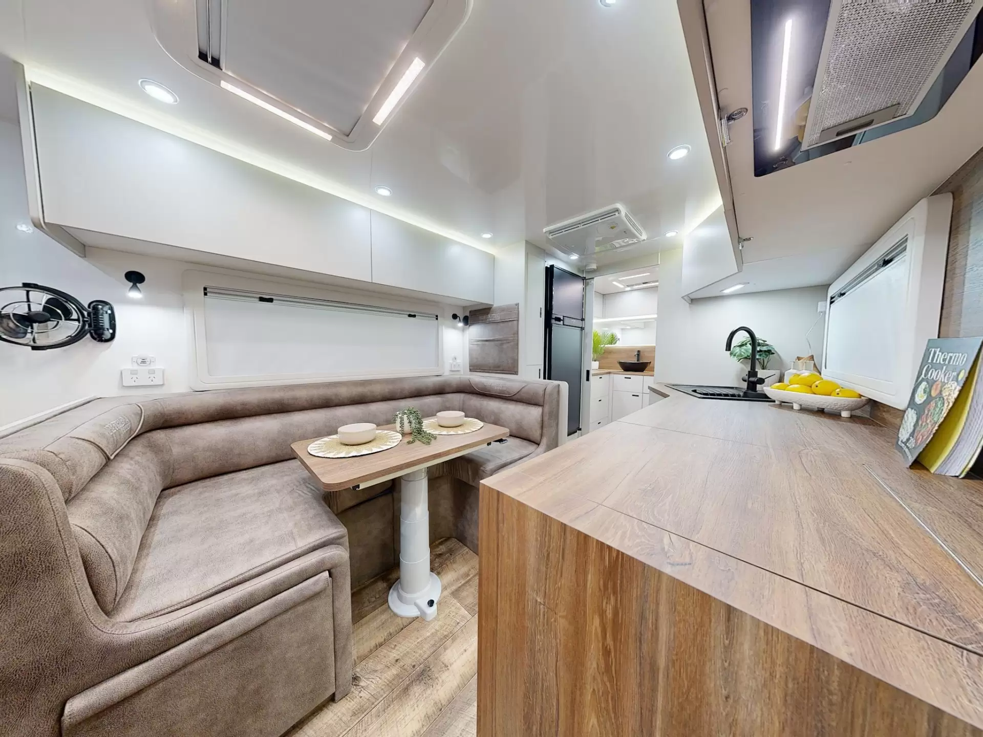 NEW 2025 VACATIONER CARAVANS ROUGH RIDER