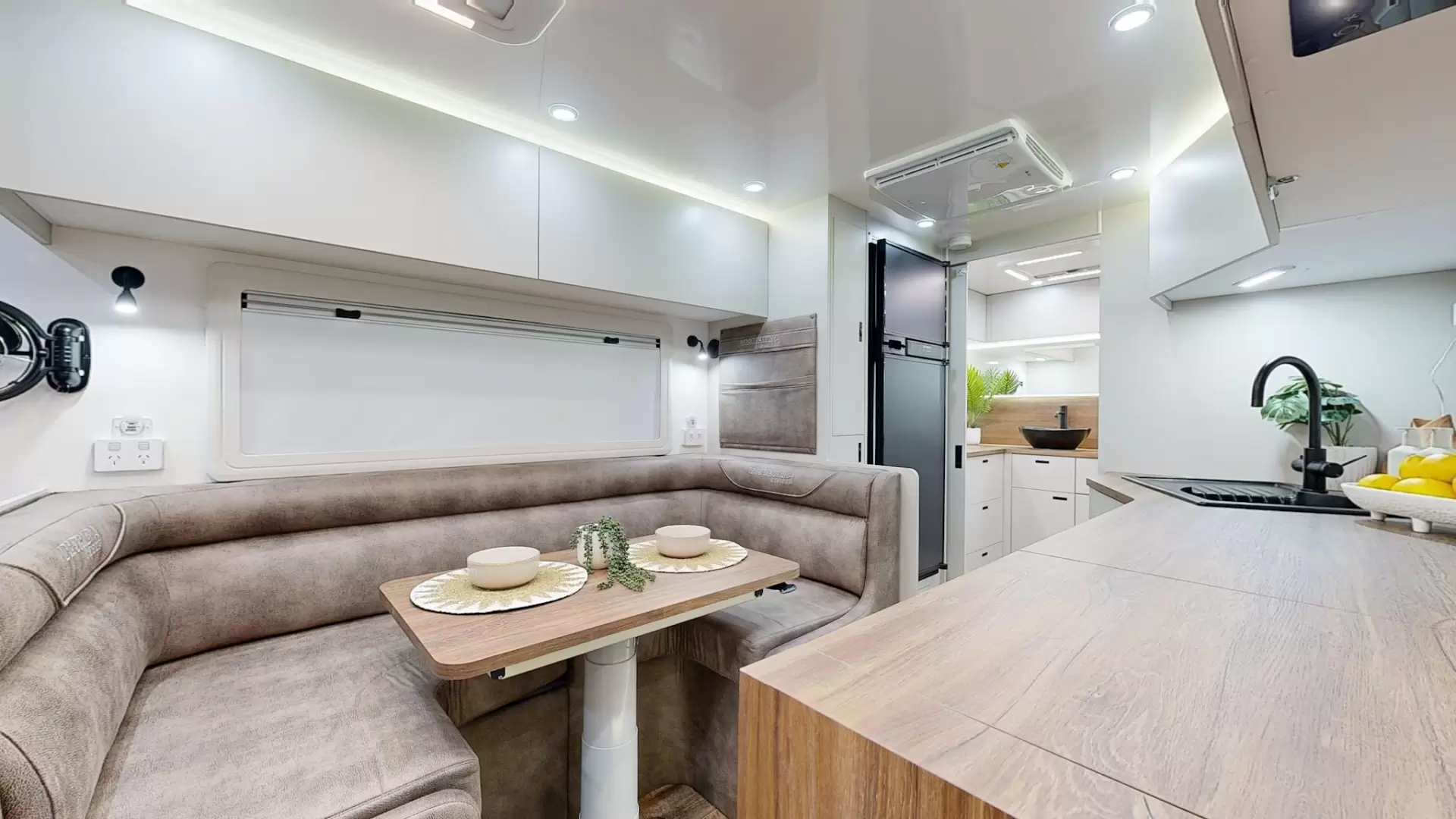 NEW 2025 VACATIONER CARAVANS ROUGH RIDER