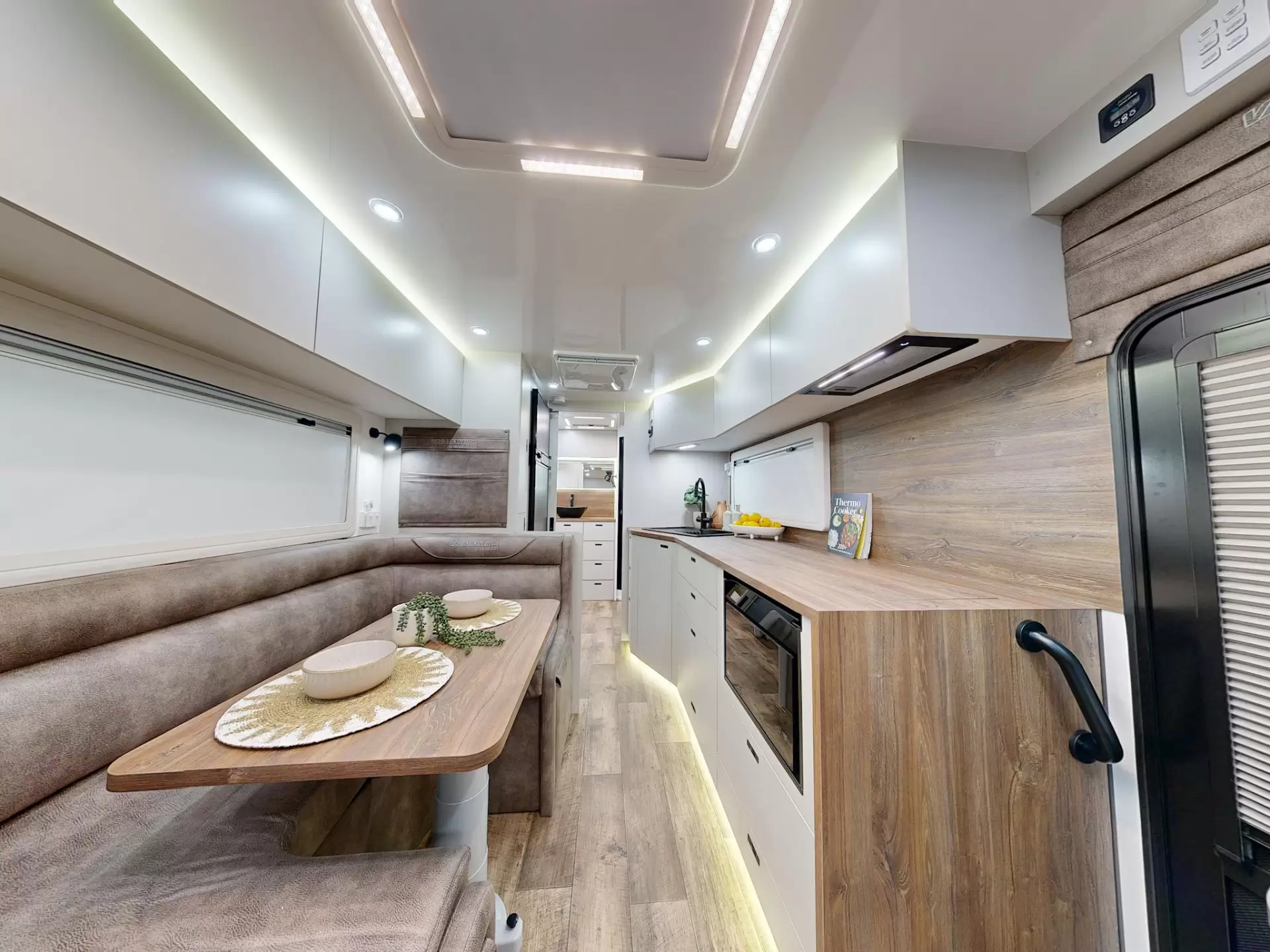 NEW 2025 VACATIONER CARAVANS ROUGH RIDER