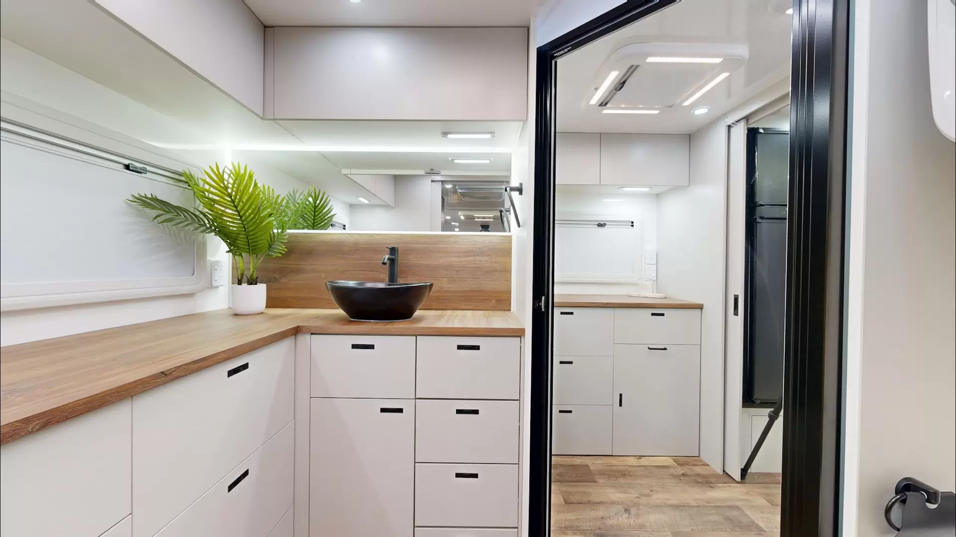 NEW 2025 VACATIONER CARAVANS ROUGH RIDER