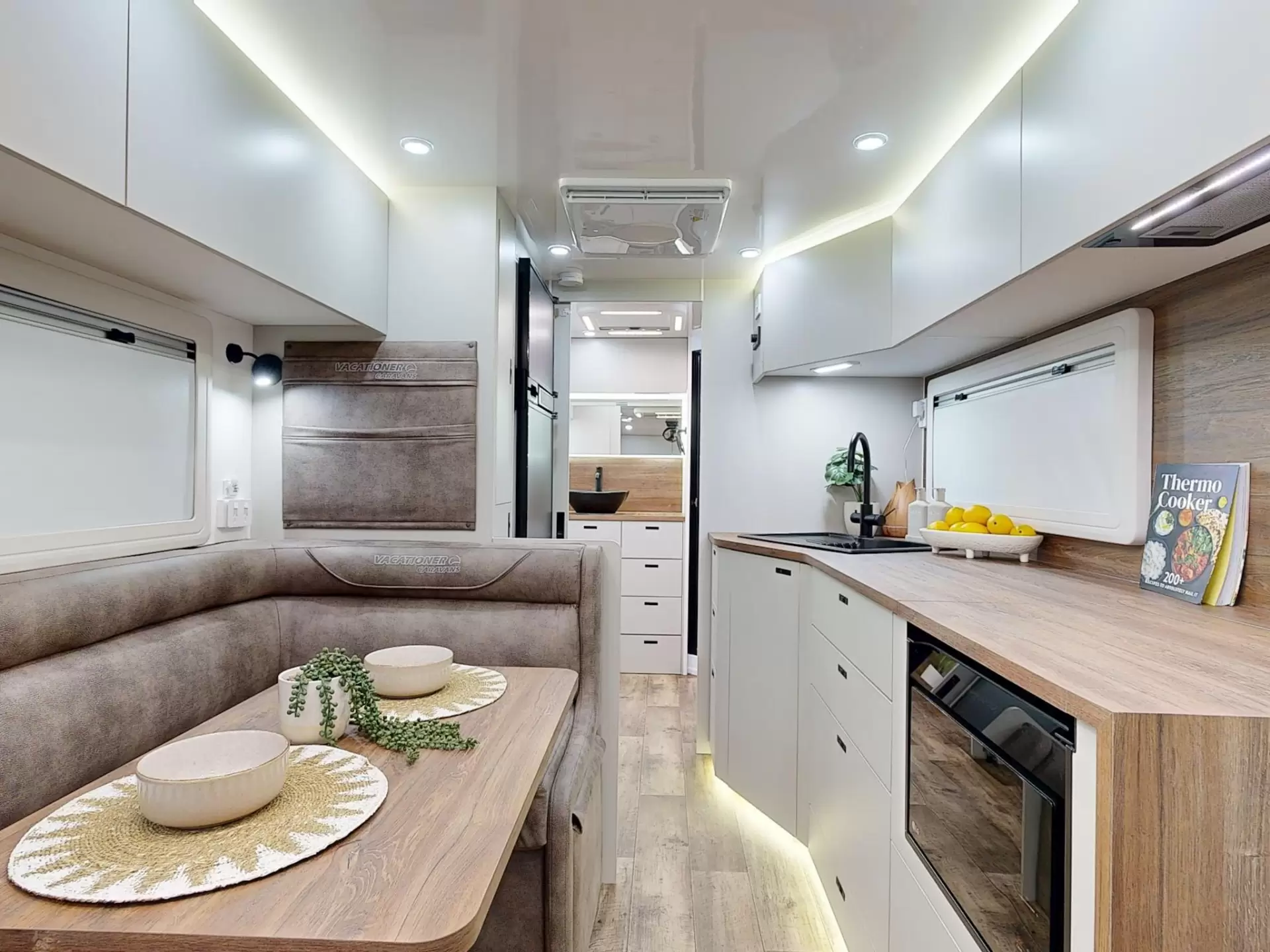 NEW 2025 VACATIONER CARAVANS ROUGH RIDER