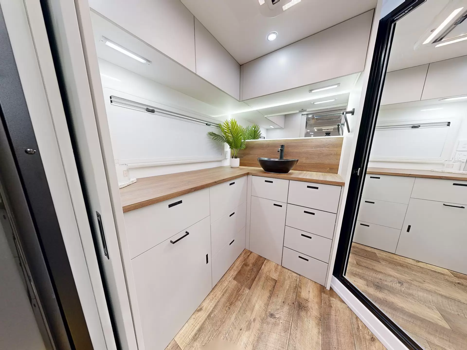 NEW 2025 VACATIONER CARAVANS ROUGH RIDER