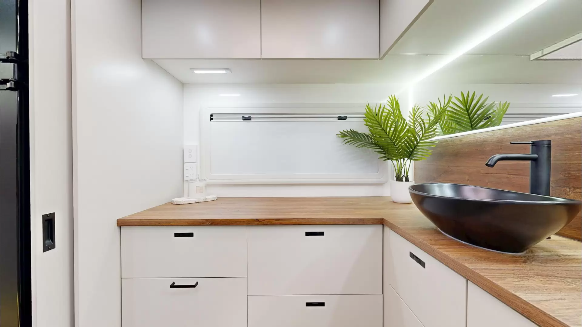 NEW 2025 VACATIONER CARAVANS ROUGH RIDER