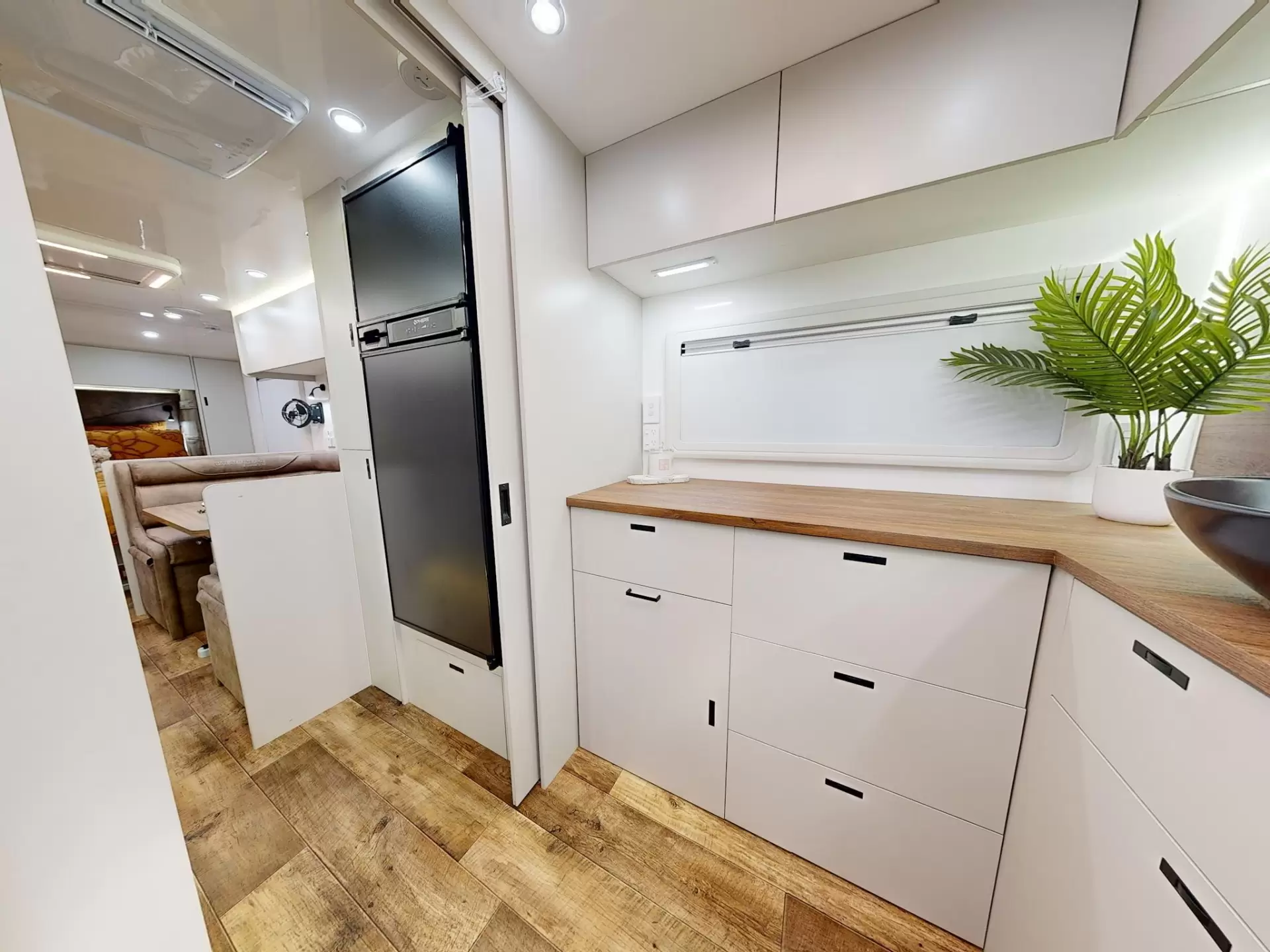 NEW 2025 VACATIONER CARAVANS ROUGH RIDER