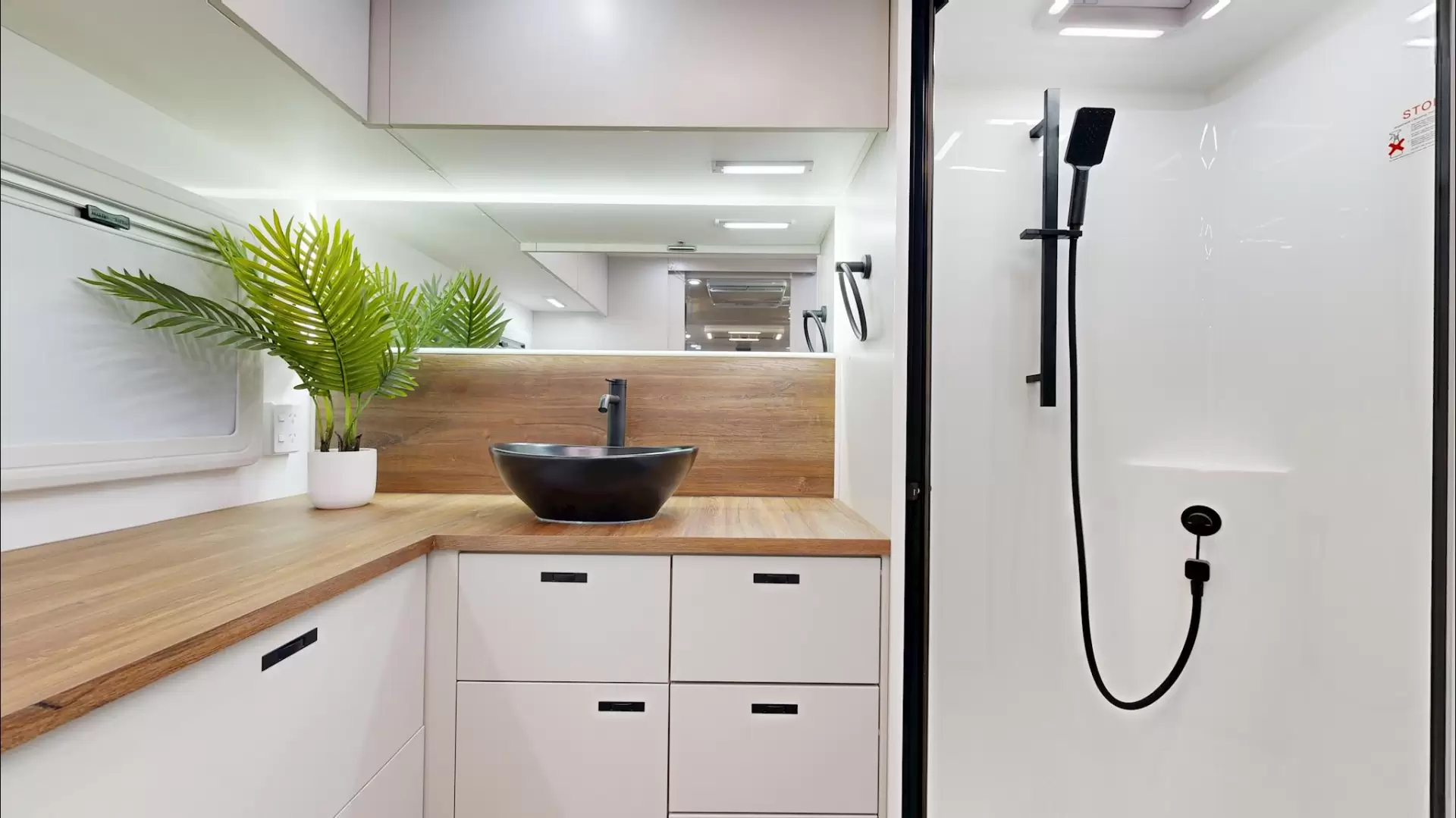 NEW 2025 VACATIONER CARAVANS ROUGH RIDER