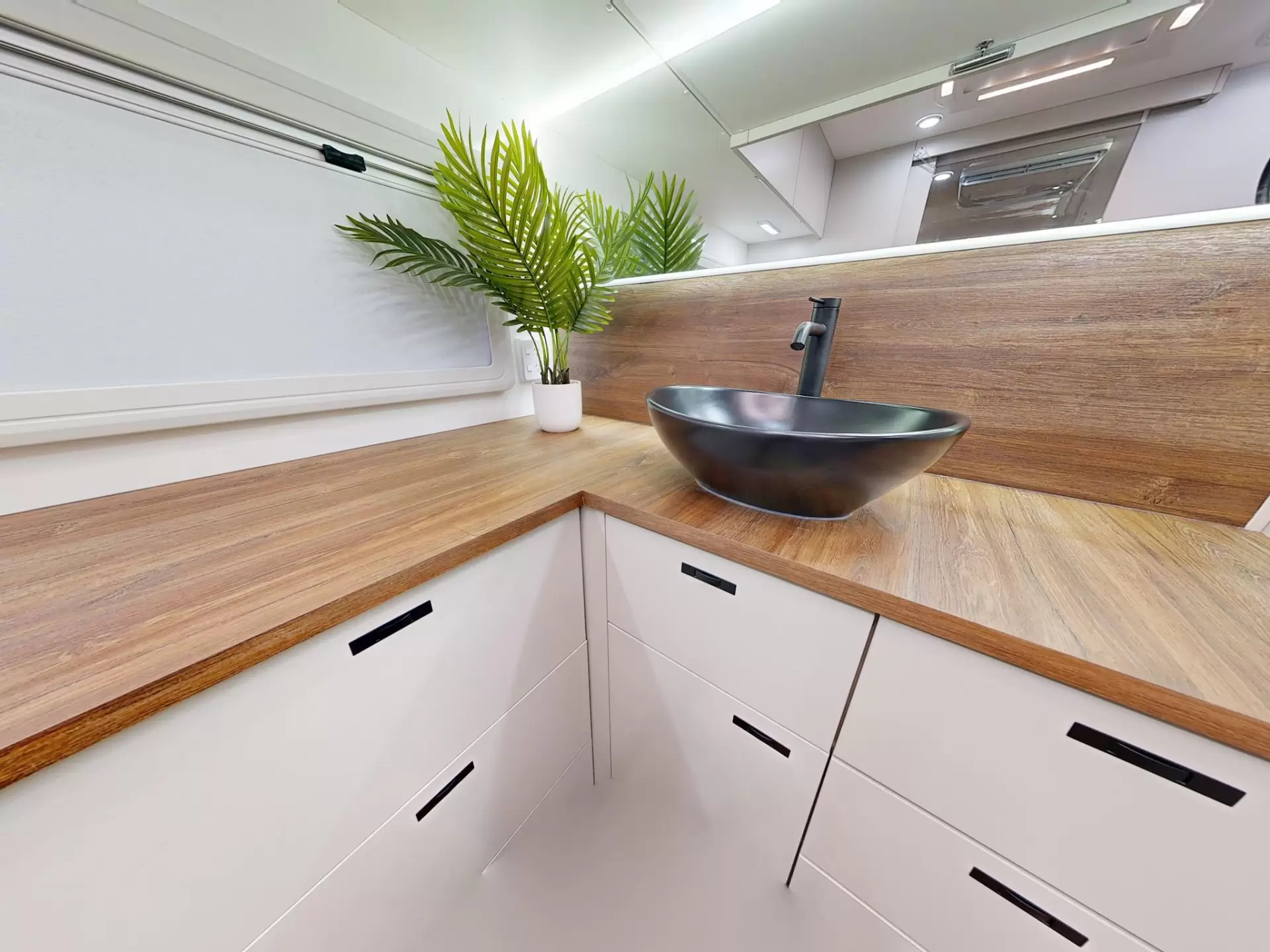 NEW 2025 VACATIONER CARAVANS ROUGH RIDER