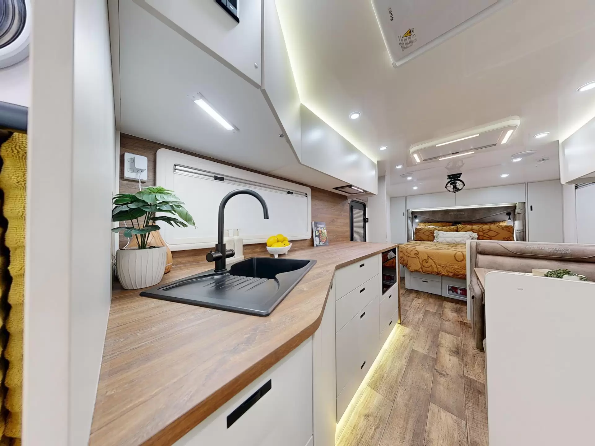 NEW 2025 VACATIONER CARAVANS ROUGH RIDER