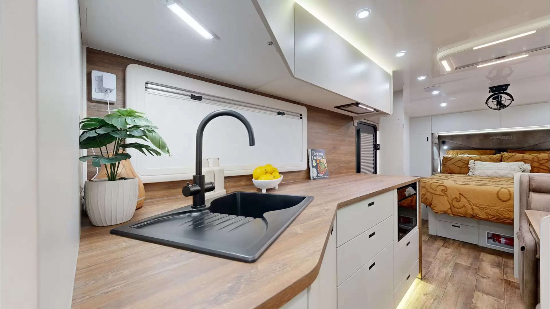 NEW 2025 VACATIONER CARAVANS ROUGH RIDER