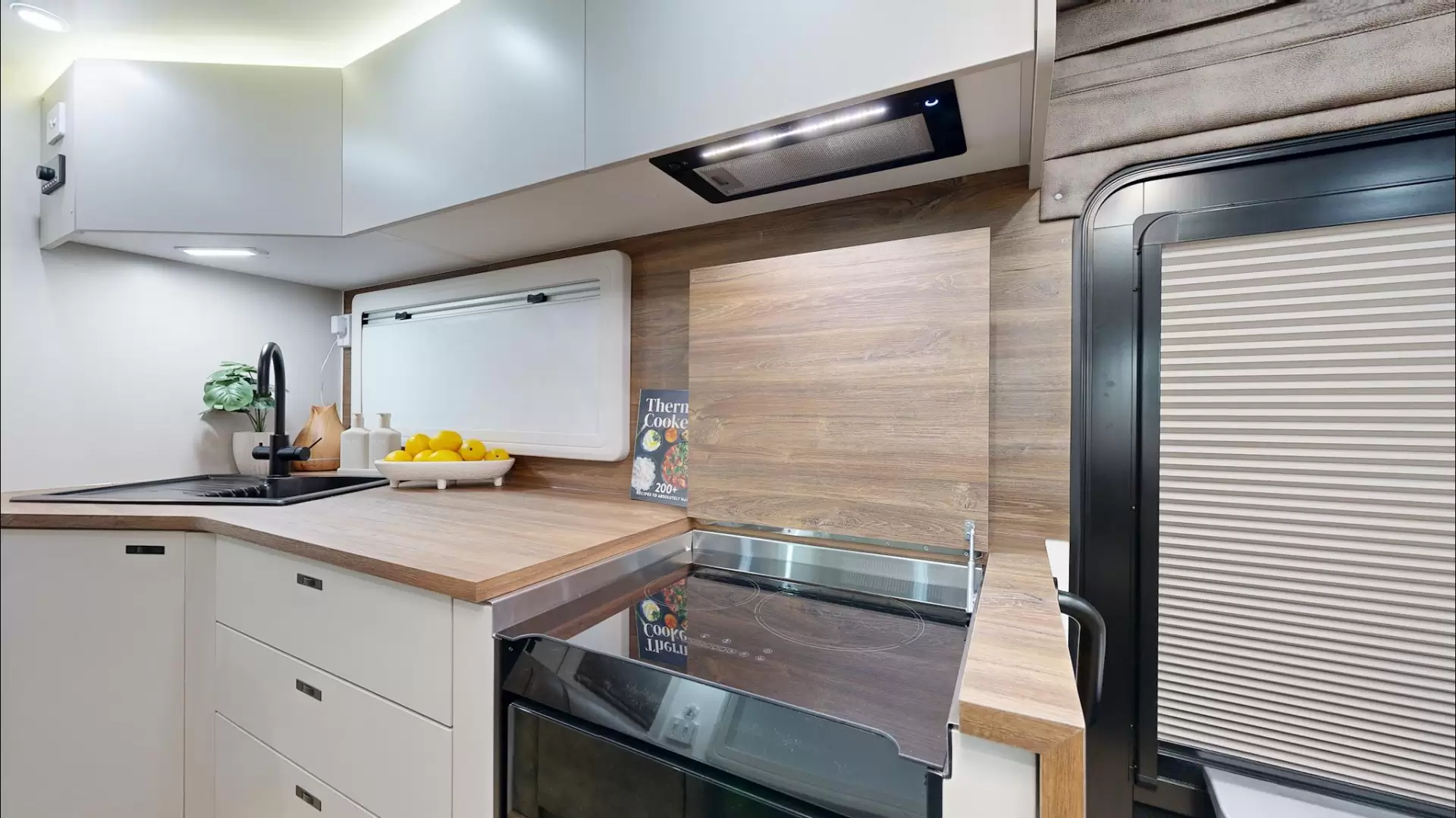 NEW 2025 VACATIONER CARAVANS ROUGH RIDER