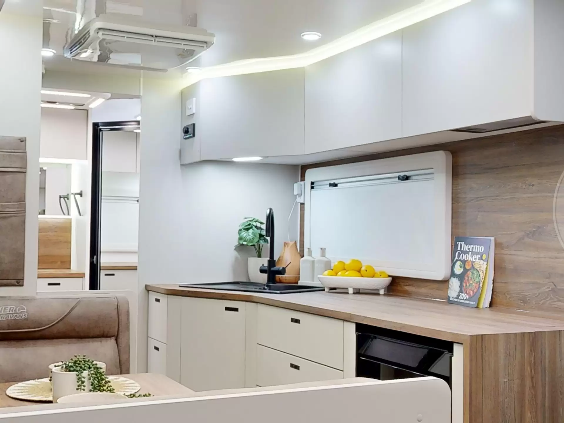 NEW 2025 VACATIONER CARAVANS ROUGH RIDER