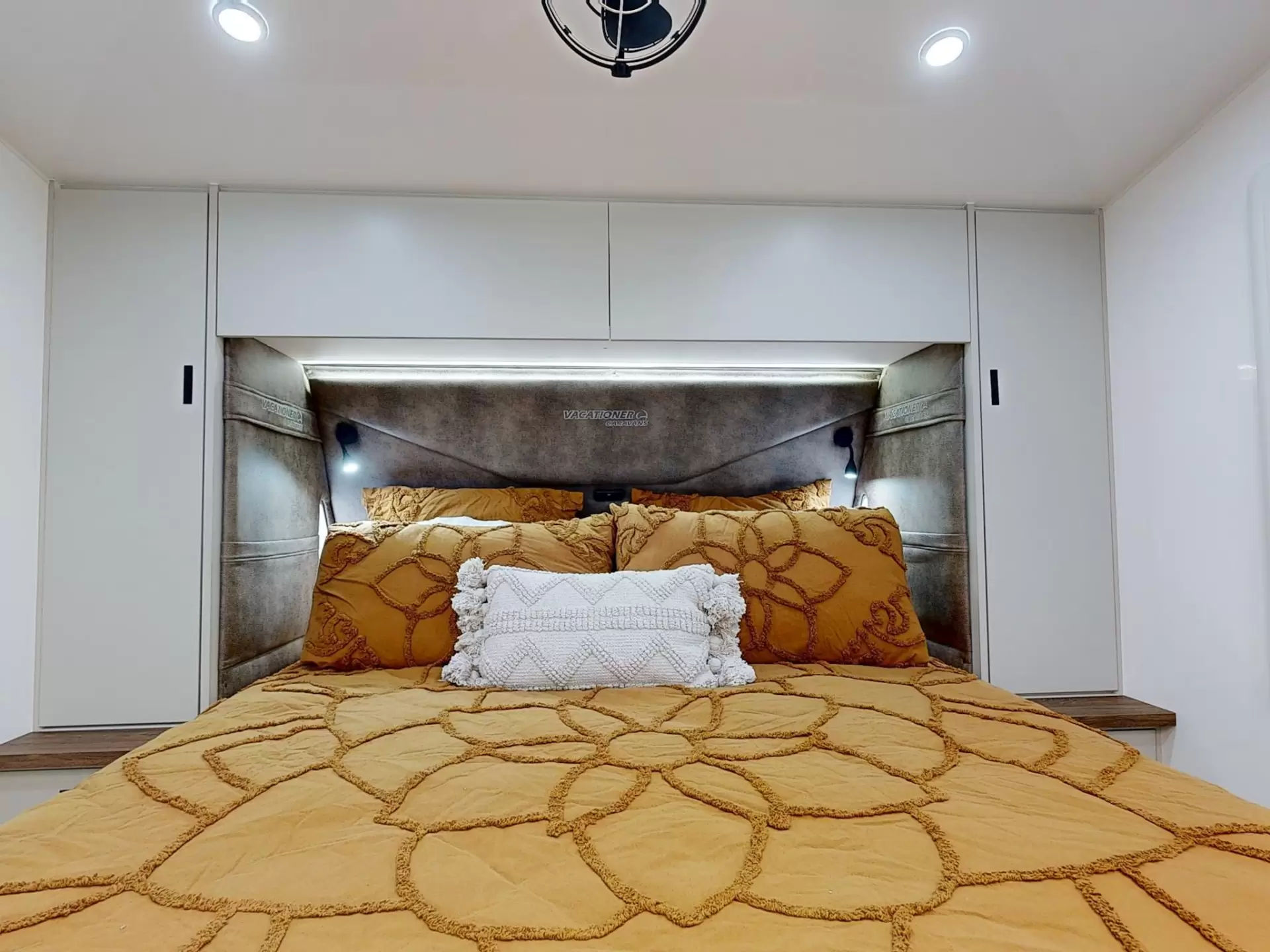 NEW 2025 VACATIONER CARAVANS ROUGH RIDER