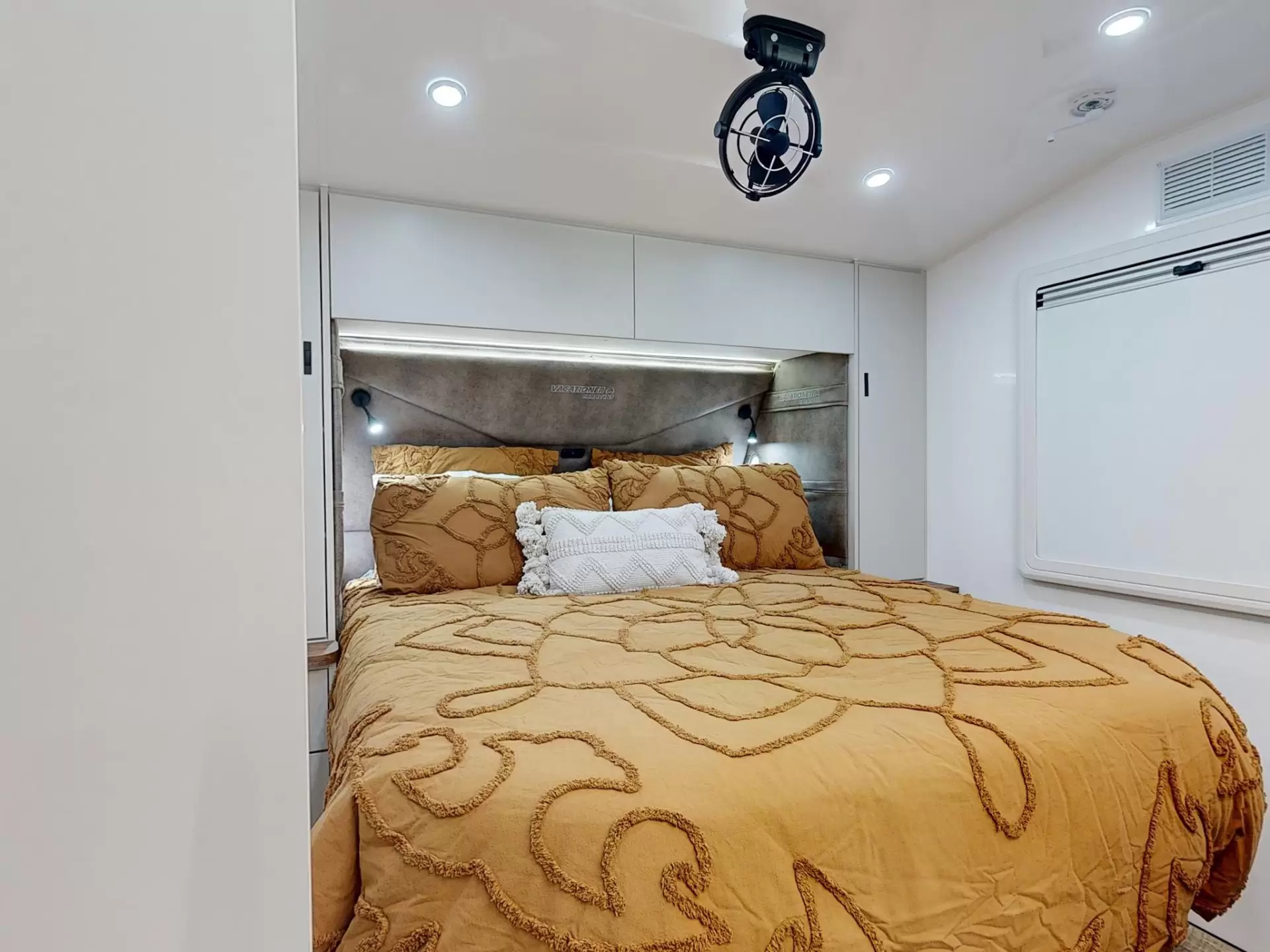 NEW 2025 VACATIONER CARAVANS ROUGH RIDER