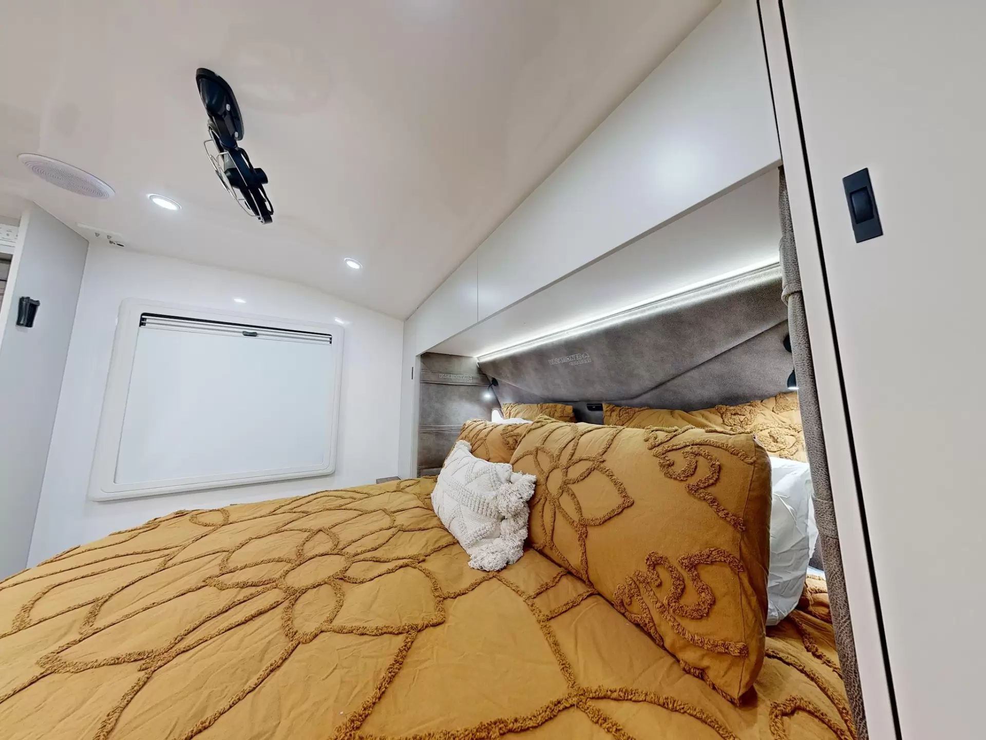 NEW 2025 VACATIONER CARAVANS ROUGH RIDER