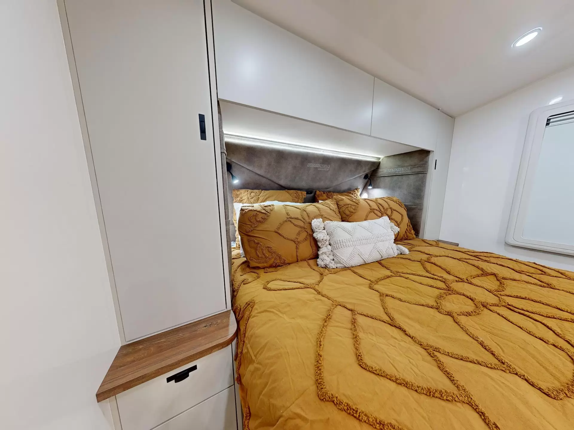 NEW 2025 VACATIONER CARAVANS ROUGH RIDER