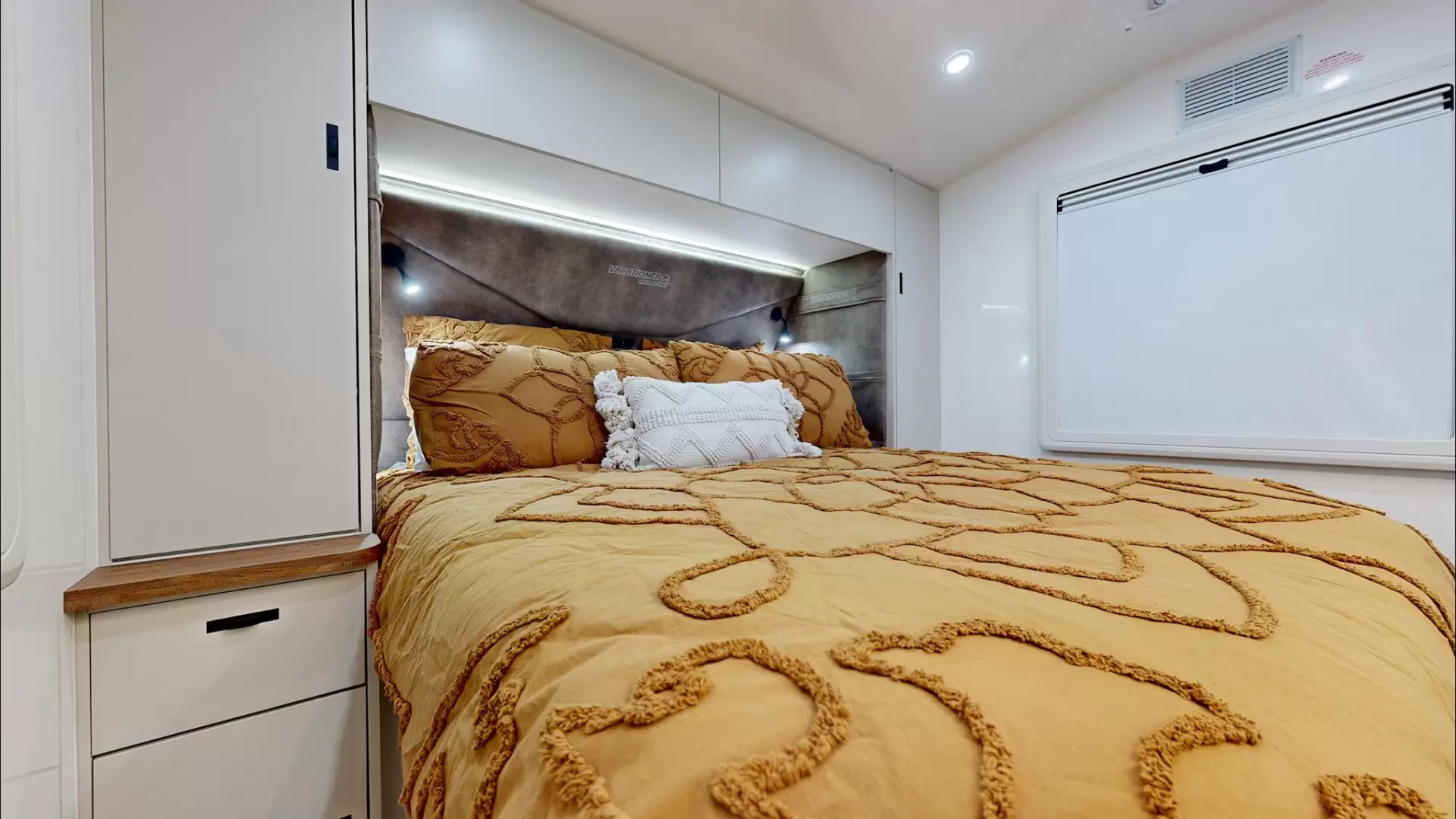 NEW 2025 VACATIONER CARAVANS ROUGH RIDER