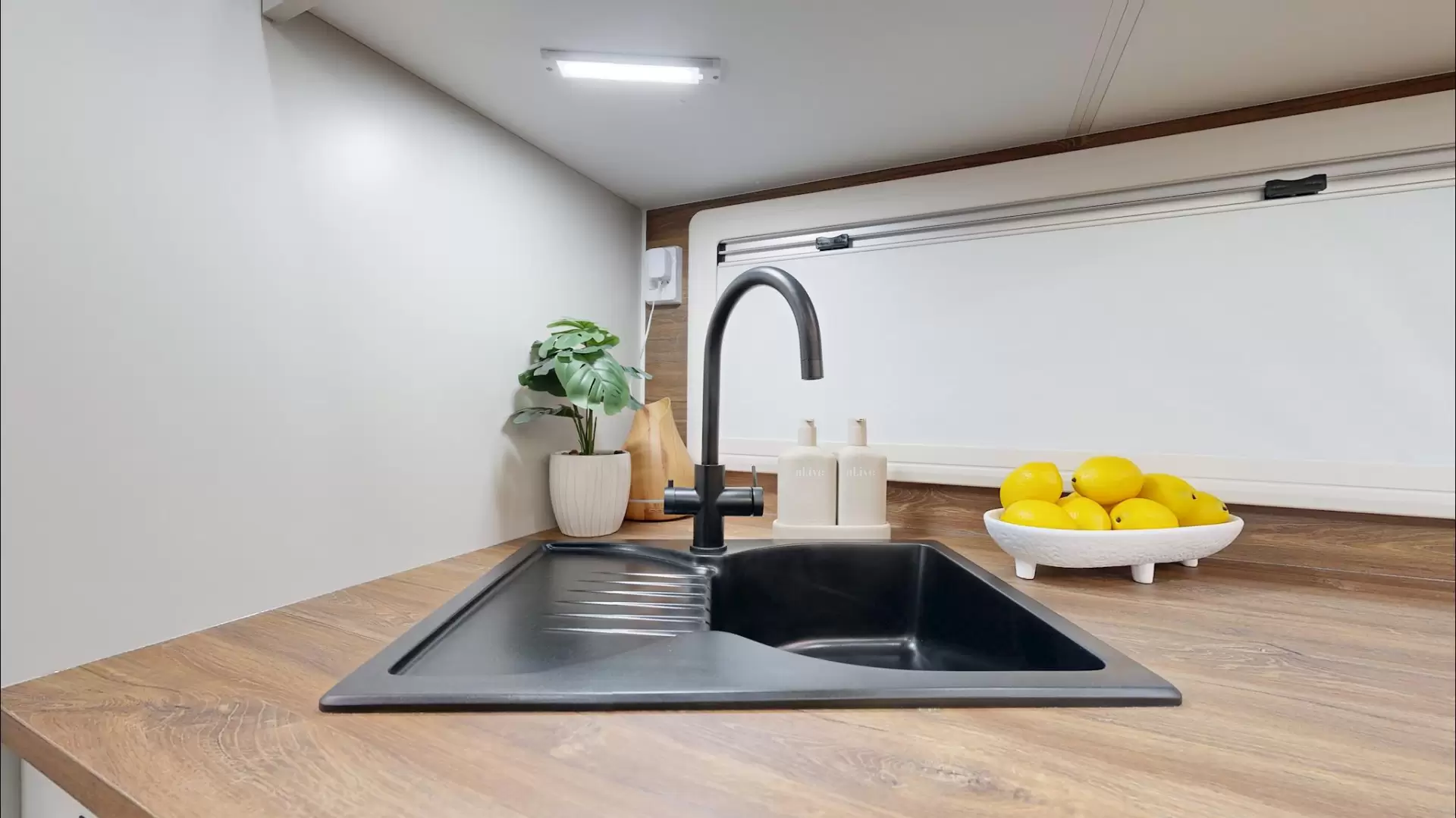 NEW 2025 VACATIONER CARAVANS ROUGH RIDER