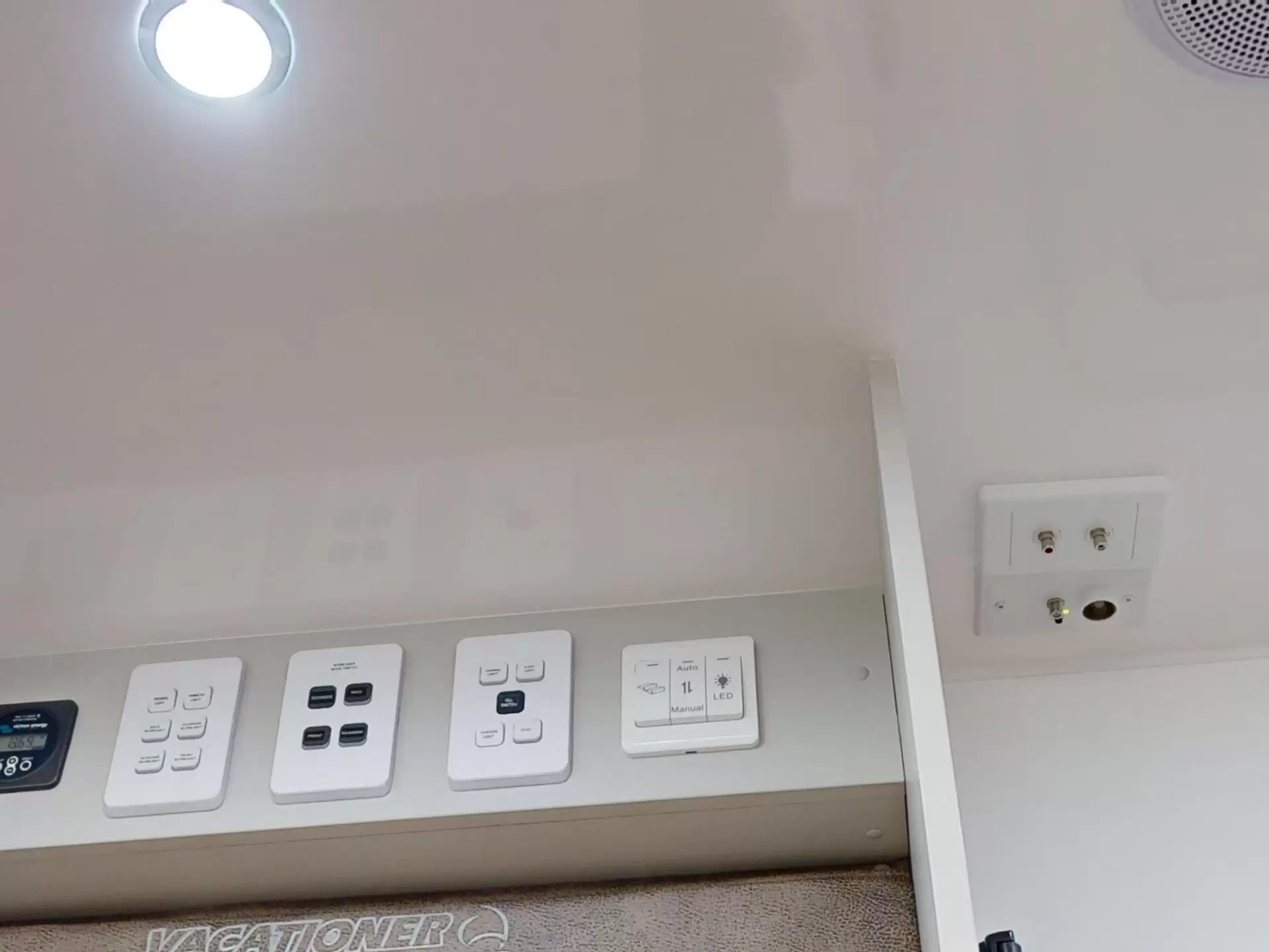 NEW 2025 VACATIONER CARAVANS ROUGH RIDER