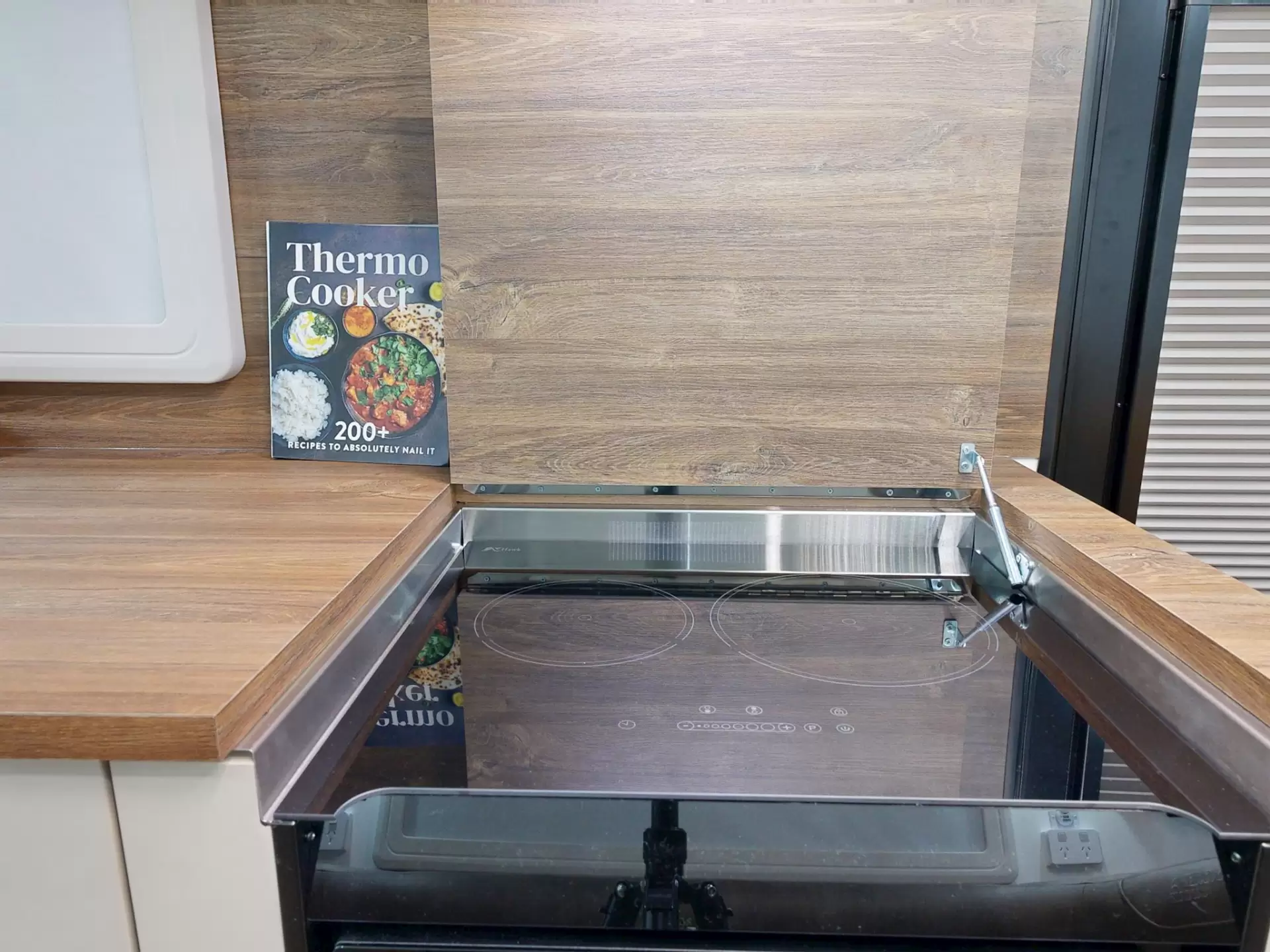 NEW 2025 VACATIONER CARAVANS ROUGH RIDER