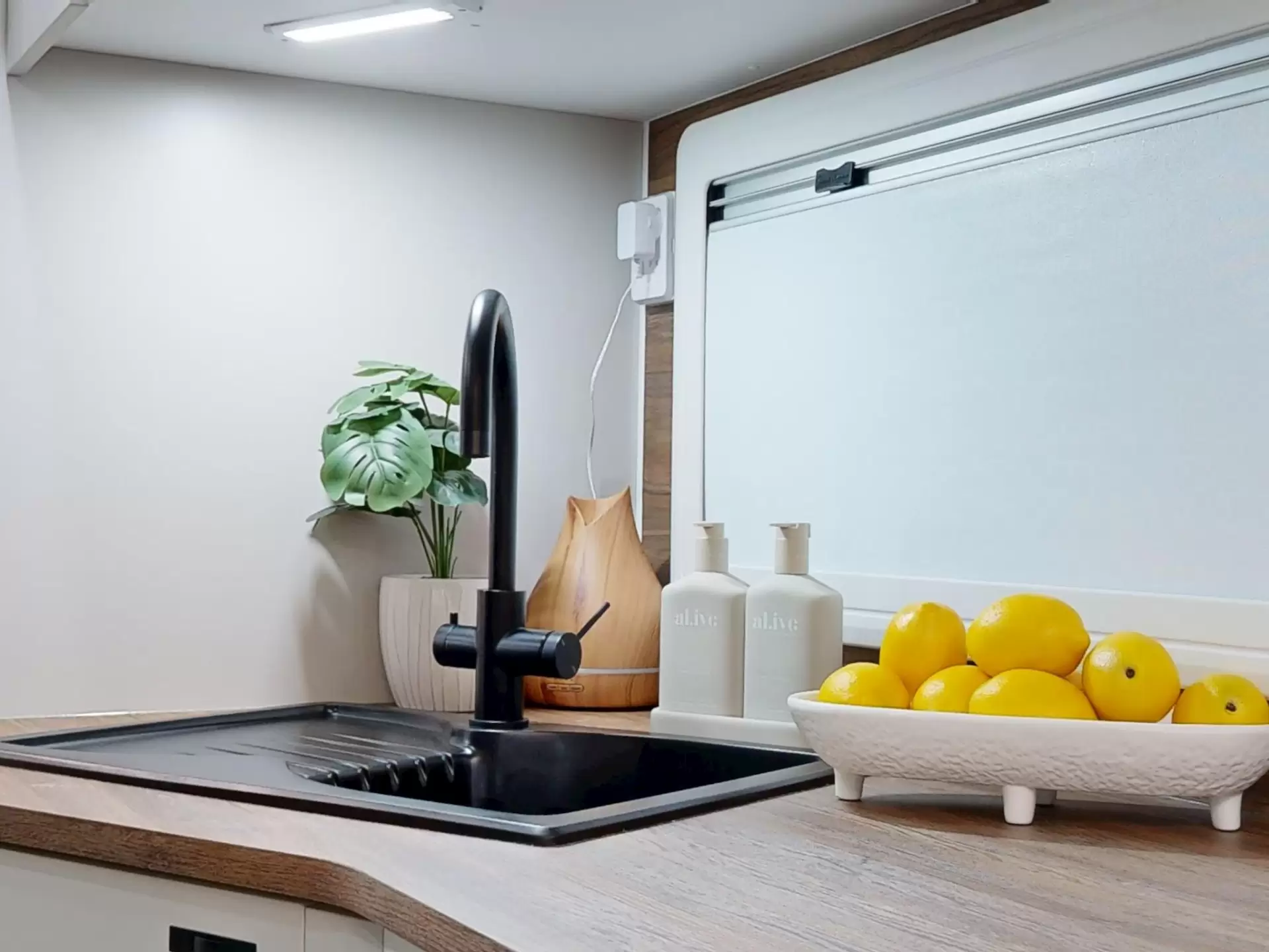 NEW 2025 VACATIONER CARAVANS ROUGH RIDER