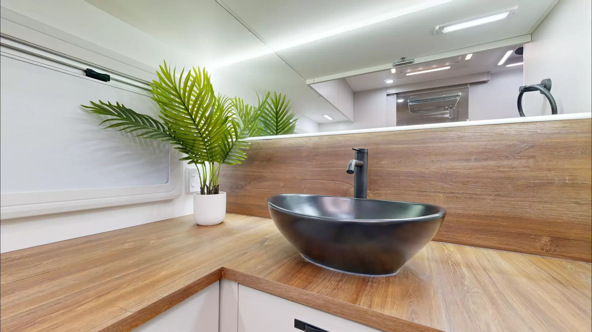 NEW 2025 VACATIONER CARAVANS ROUGH RIDER