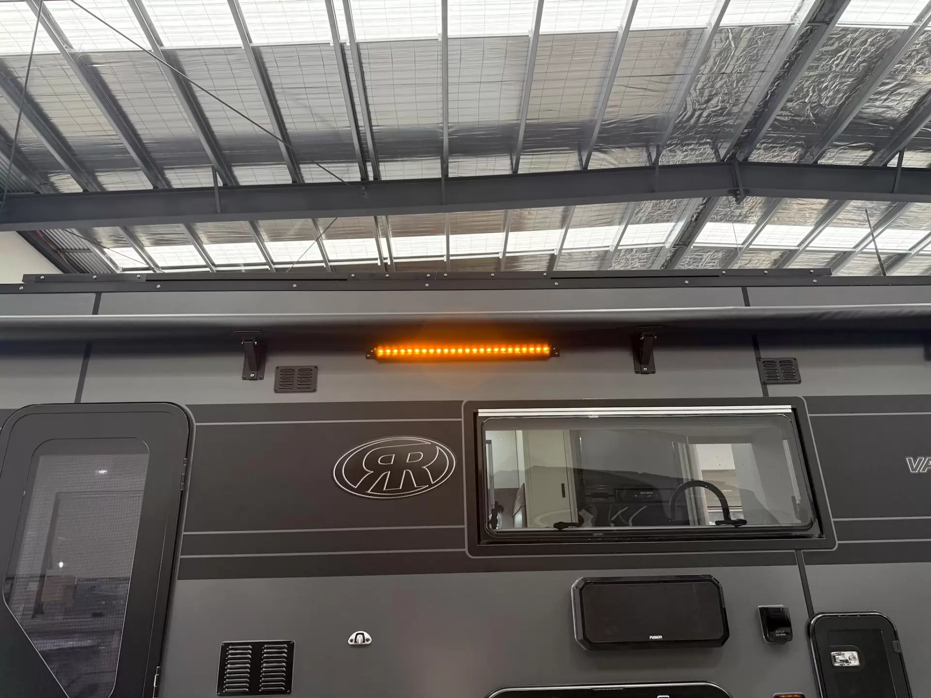 NEW 2025 VACATIONER CARAVANS ROUGH RIDER