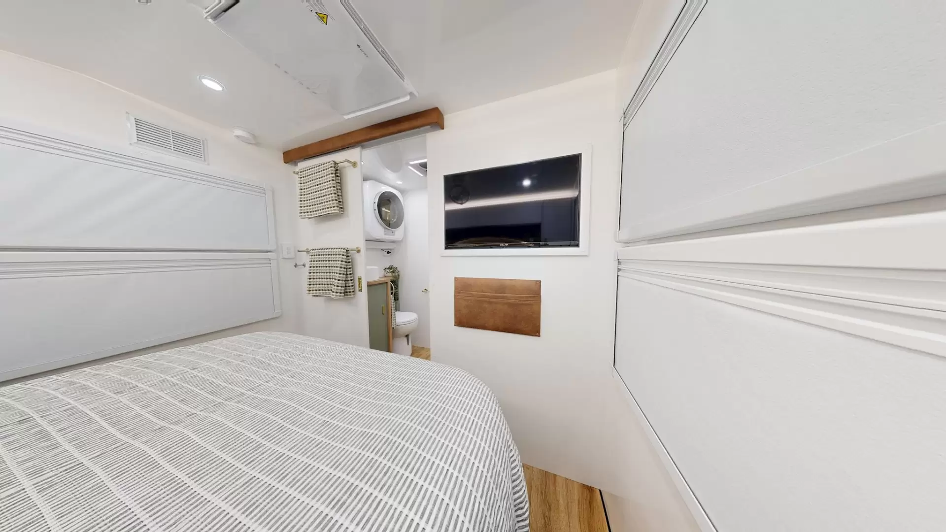 NEW 2026 VACATIONER CARAVANS ROUGH RIDER